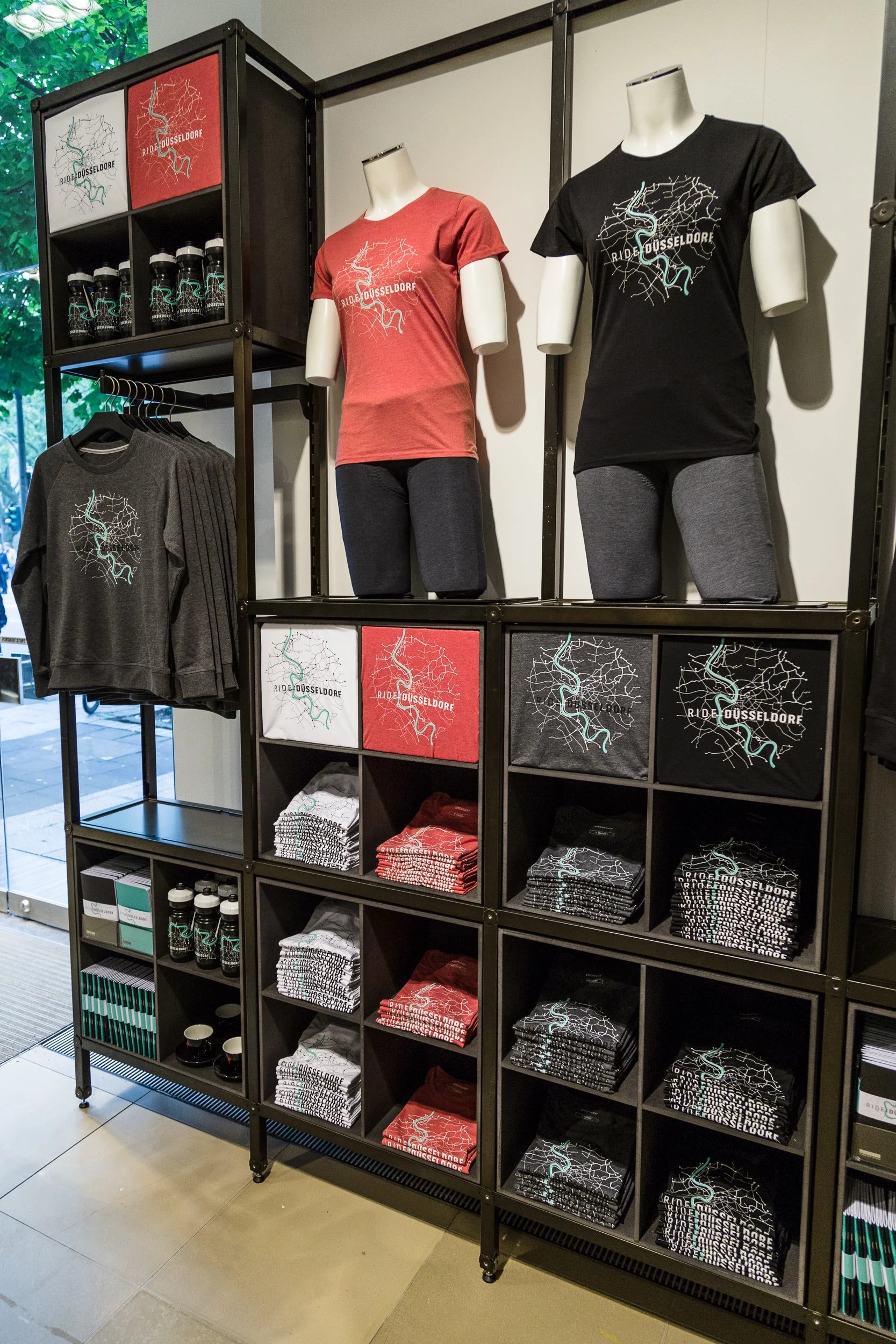 duesseldorf-popup-opening-10.jpg
