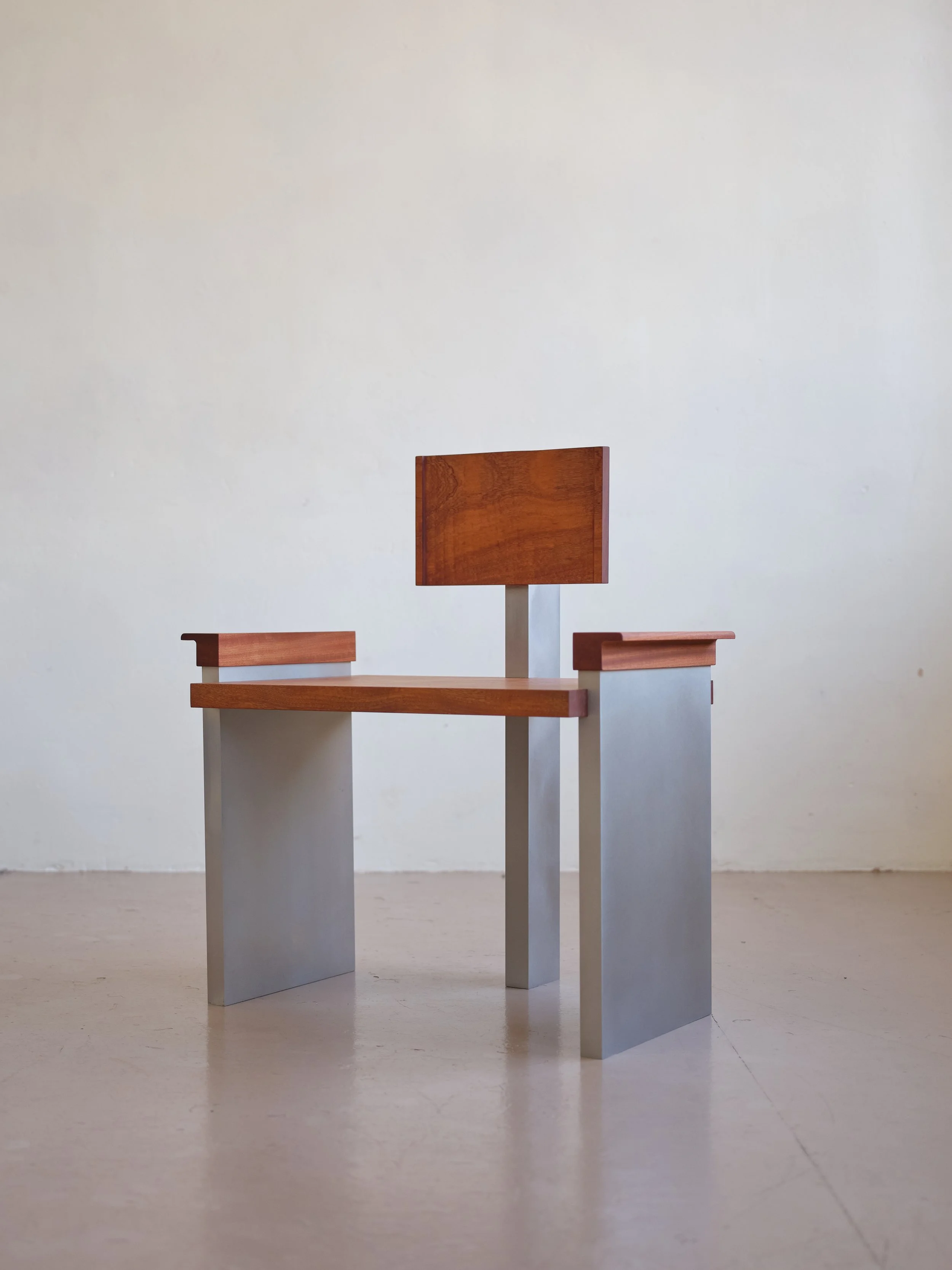 Obj. No. S-001-01

Schema Chair, 2026
Sapele, Aluminium
52cm×43×75cm