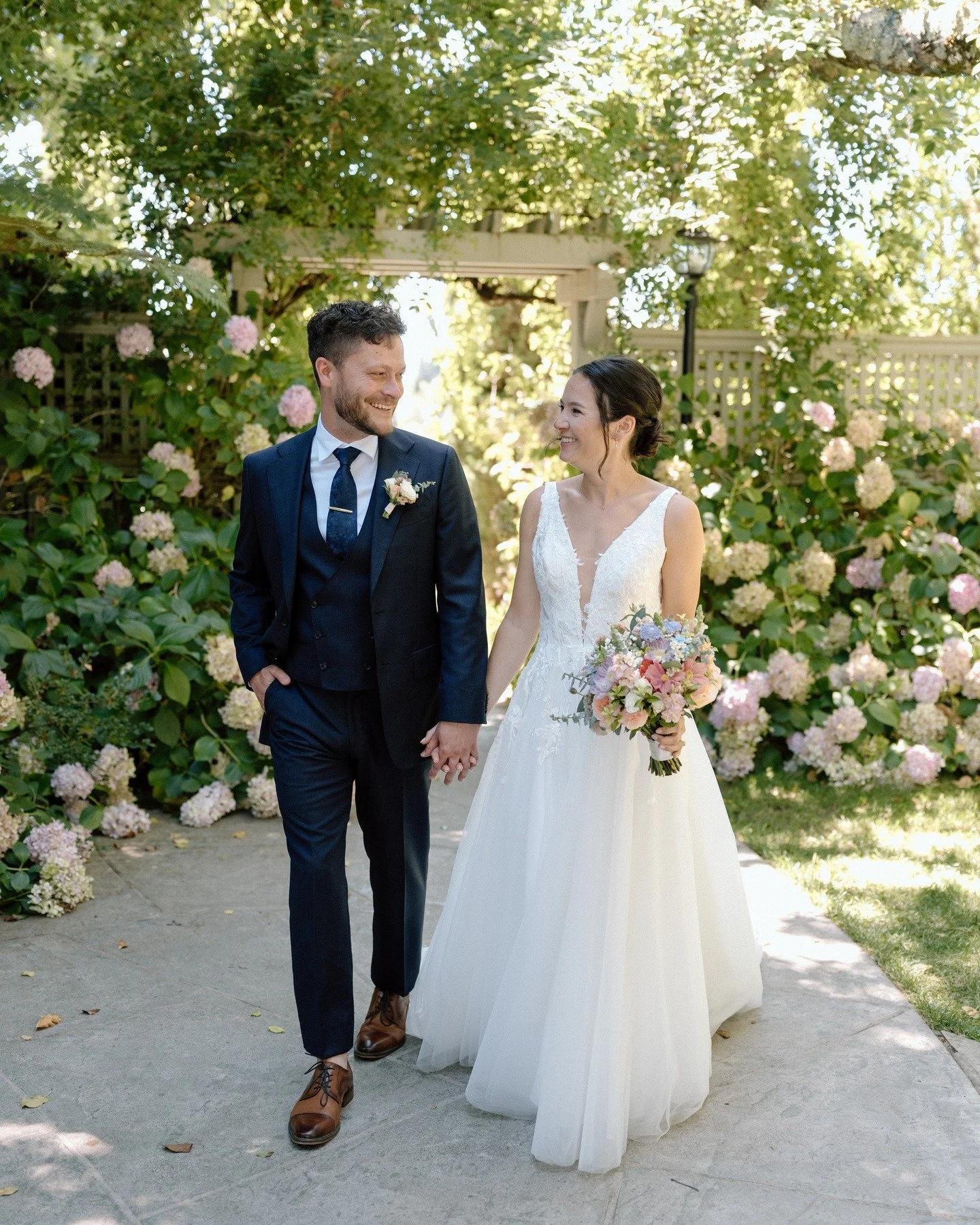 The sweetest pastel palette for this August wedding at one of our favorite venues. 

Beautiful images from @shnooz 

#pastelweddingflowers #chuppah #vinehillhouse #augustwedding
