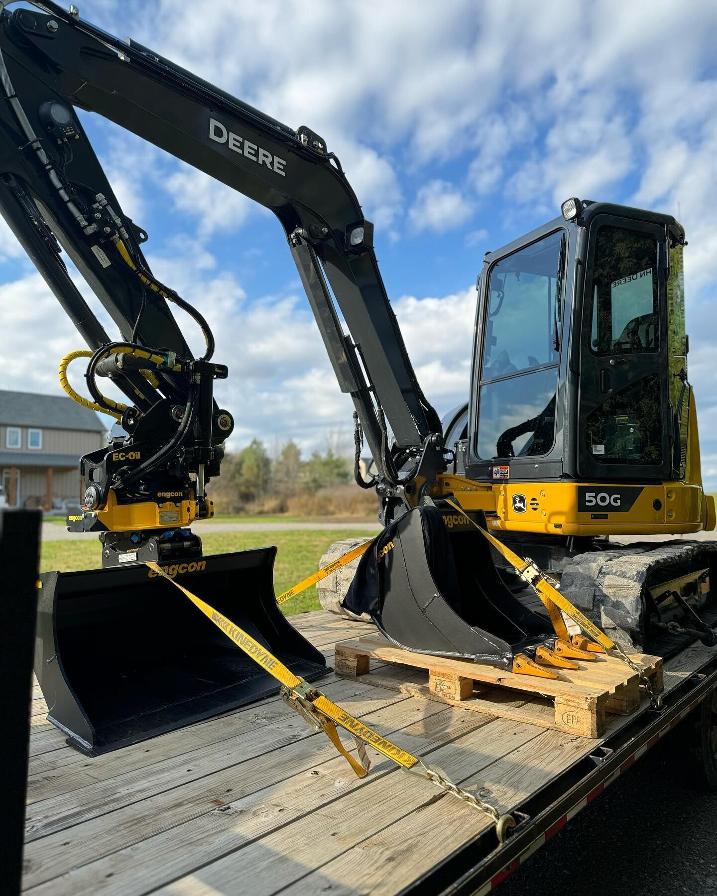 Super excited to welcome our new addition. @engcon_group @engcon_canada 
Thank you Jeremy for an awesome install Job. Done @premierequip1 
.
.
.
#construction #excavator #johndeere #holedigger #heavyequipment #excavators #excavatorlife #excavatoroper