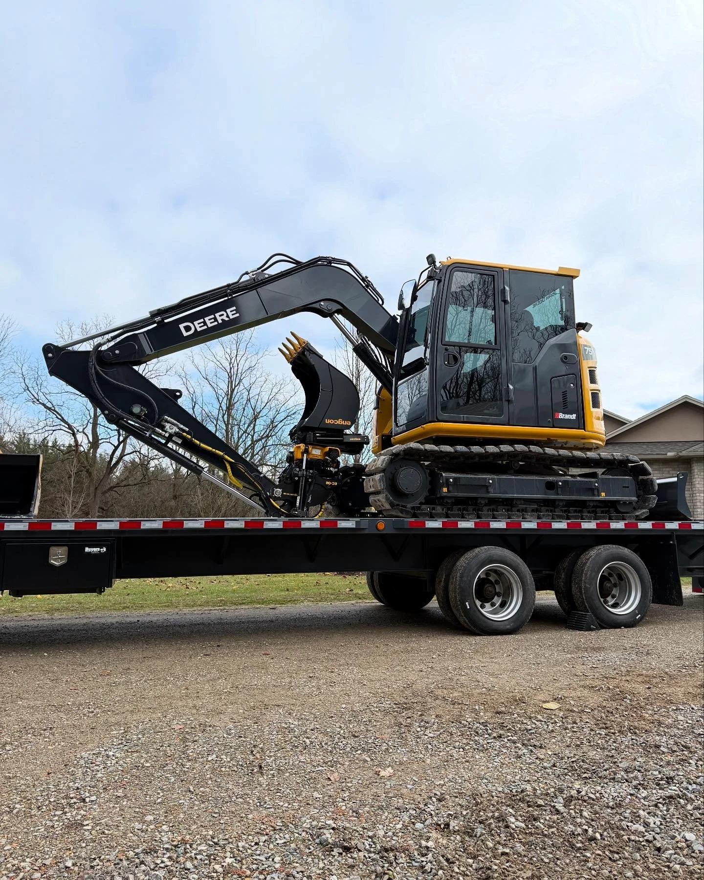 #excavator #float #truckinglife 
&bull;
&bull;
&bull;
#johndeere #trucking #hotshot #hotshottrucking #hotshothauling #hauling