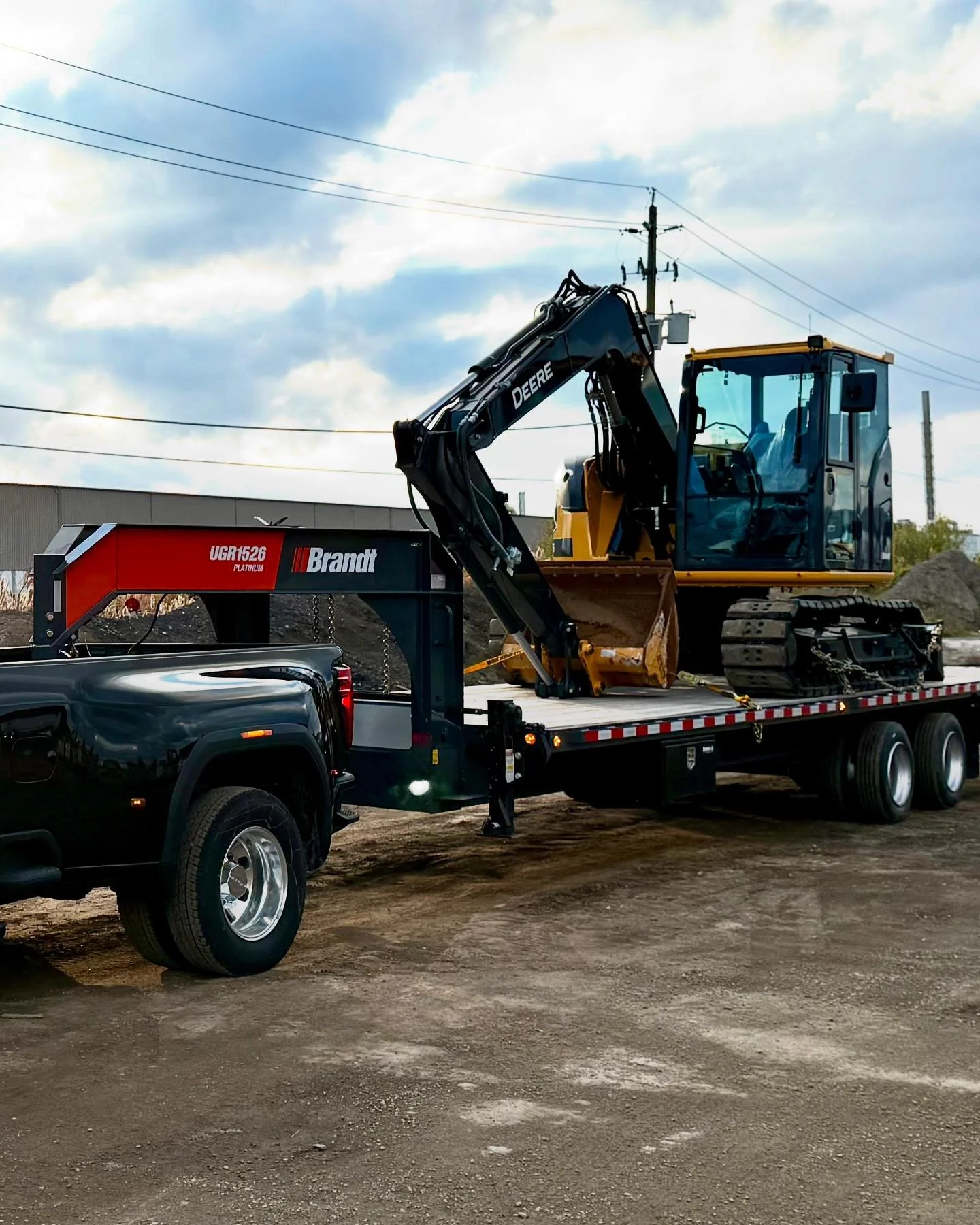 #excavator #float 
&bull;
&bull;
&bull;
#johndeere #brandt #hotshot #hotshottrucking #gettingitdone💪 #rollingout