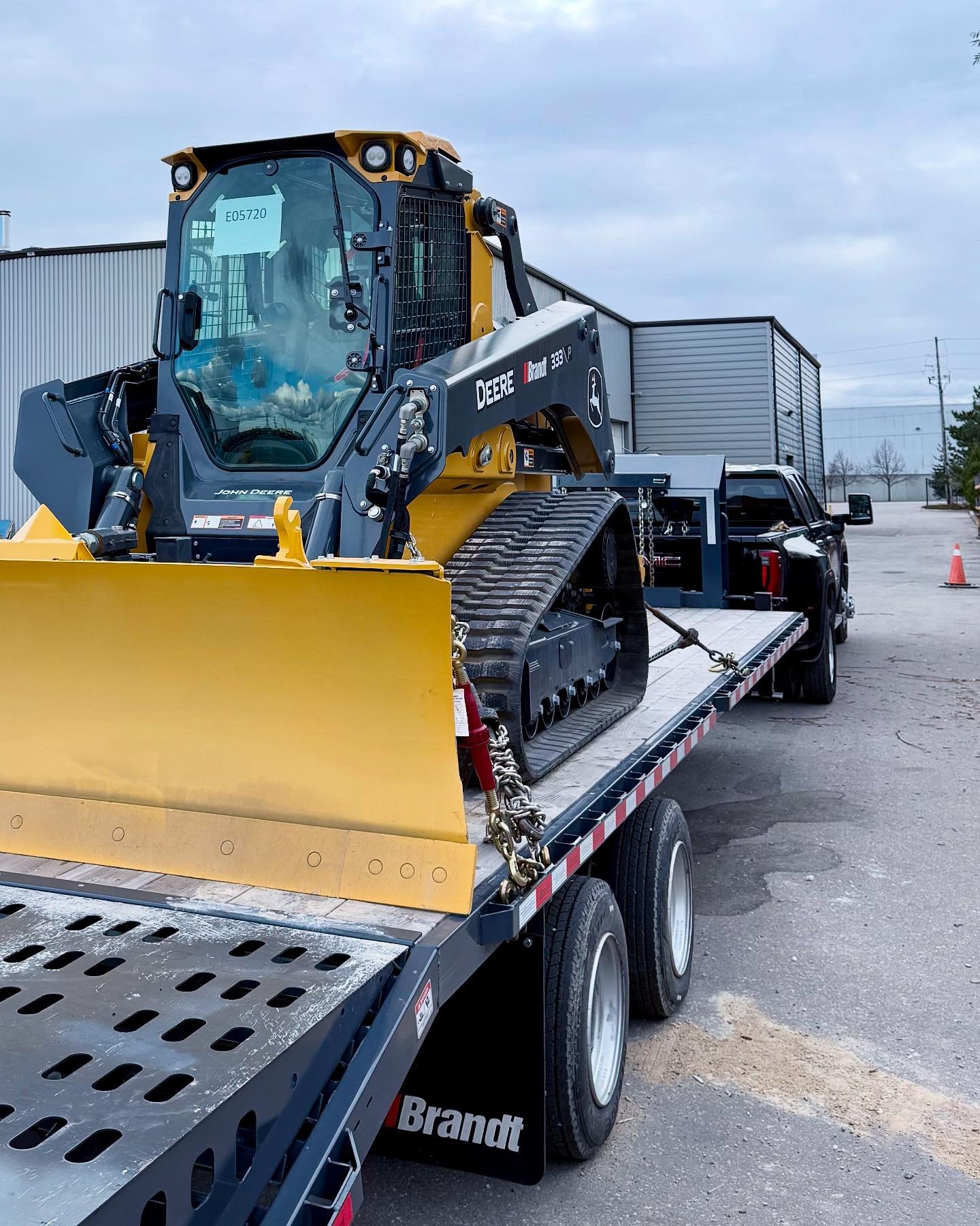 #333 #jd333 
&bull;
&bull;
&bull;
#johndeere #johndeerepower #trackloader #trackloaders #hotshot #hotshottrucking #hauling #hotshothauling
