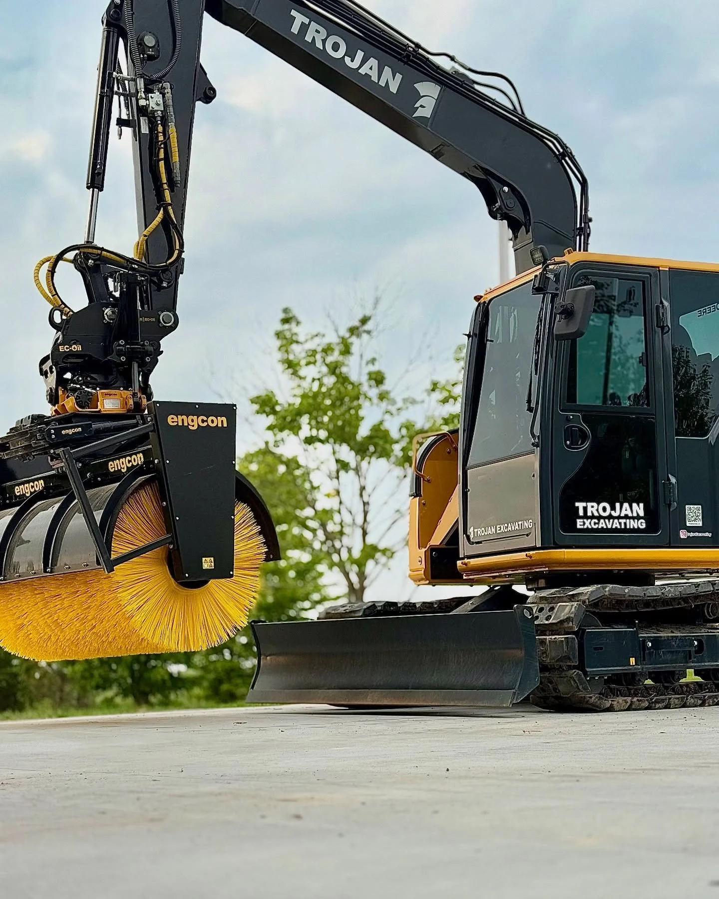 #sweeper 
#engcon
#excavation
&bull;
&bull;
&bull;
&bull;
&bull;
#tiltrotator #heavyequipment #excavator #excavators #johndeerepower #heavymachinery #operator #operatorlife #excavatorlife #excavatoroperator #machine #machinelife #heavyequipmentlife #