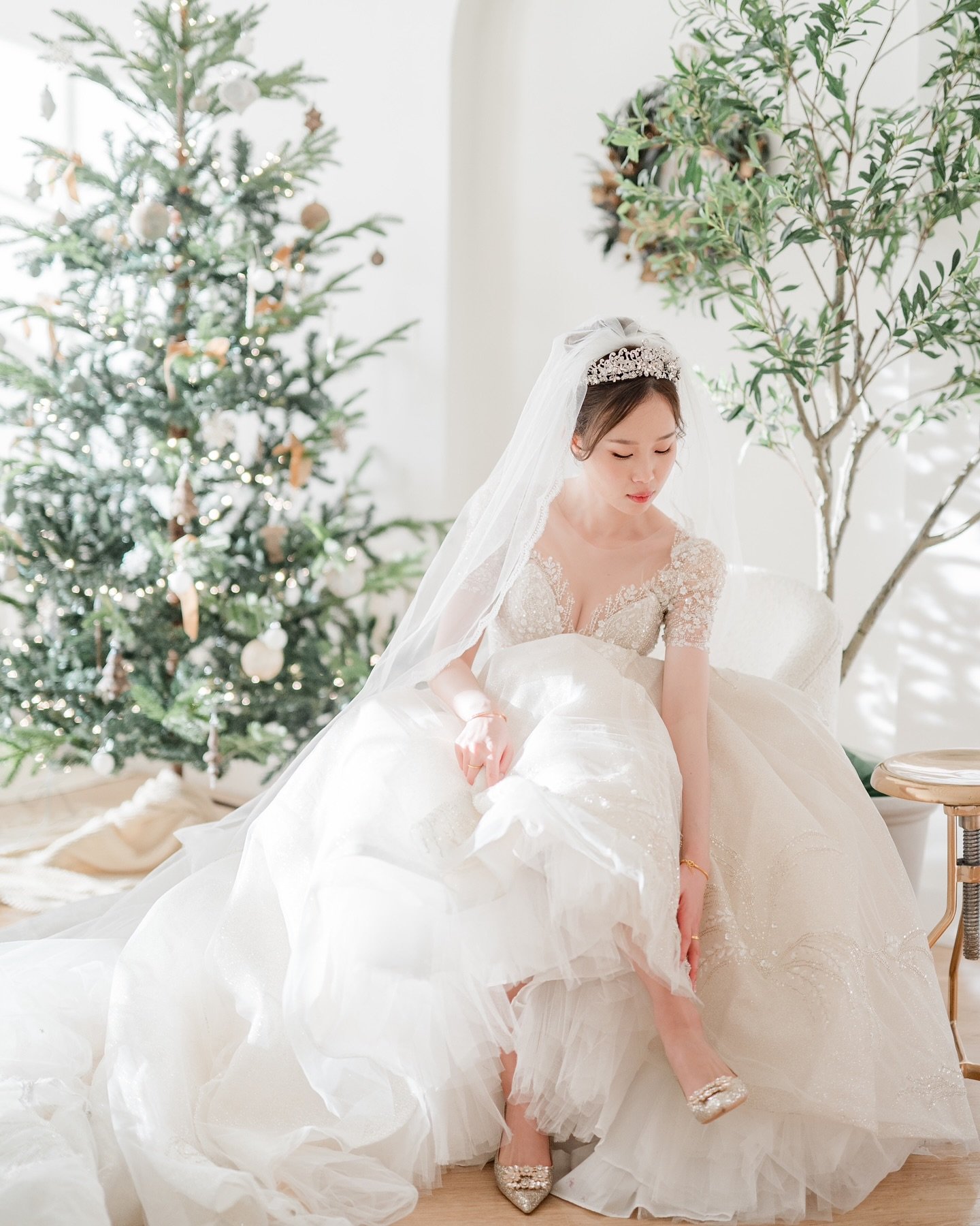 Happy Friday! It&rsquo;s almost the end of the 💒 wedding season, but guess what? That means the 🎄 holiday season is officially kicking off! How about we celebrate both the wedding and Christmas together? Let&rsquo;s make this the best holiday seaso