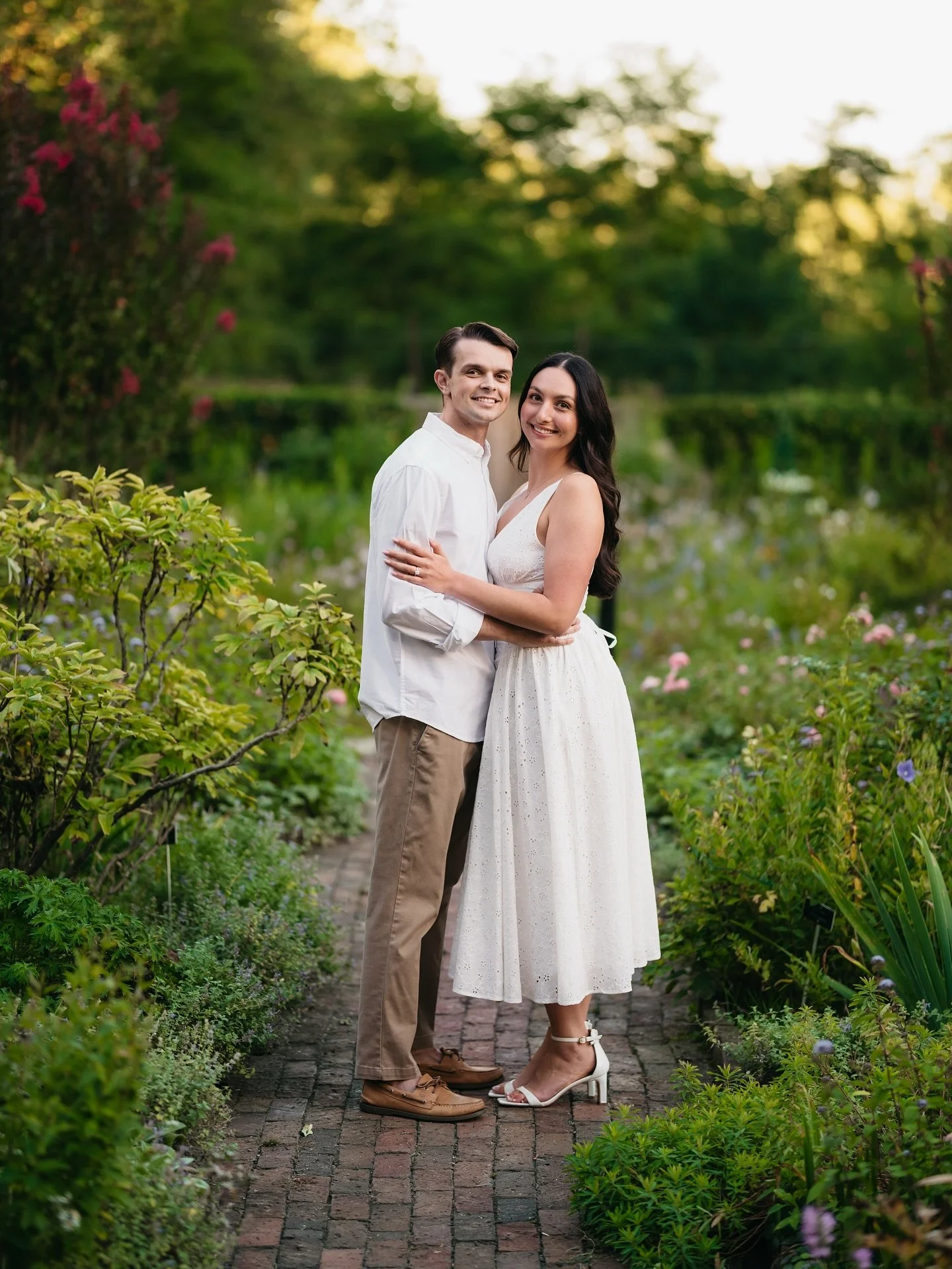 Jodi &amp; Matt&rsquo;s engagement session at the dreamy Cross Estate Gardens was filled with laughter, golden light, and the kind of romance that feels effortless. 🌿💍 Surrounded by nature&rsquo;s beauty, their connection shined even brighter.
.
.
