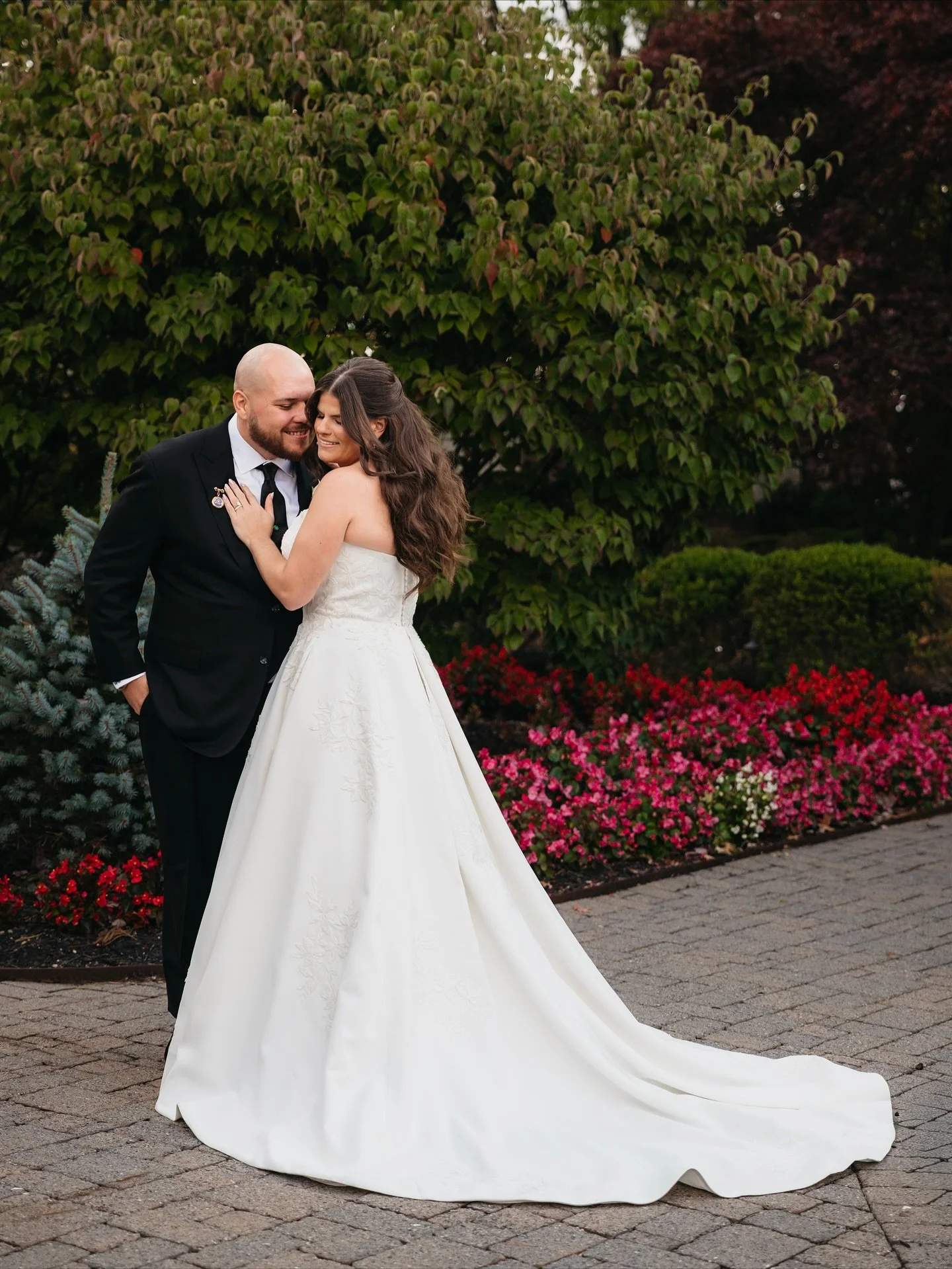 Taylor &amp; Matt&rsquo;s wedding at The Farmhouse couldn&rsquo;t have been more perfect. The fall colors, the emotion during their first look, and the way the light hit just right&hellip;everything came together beautifully.

From start to finish, i