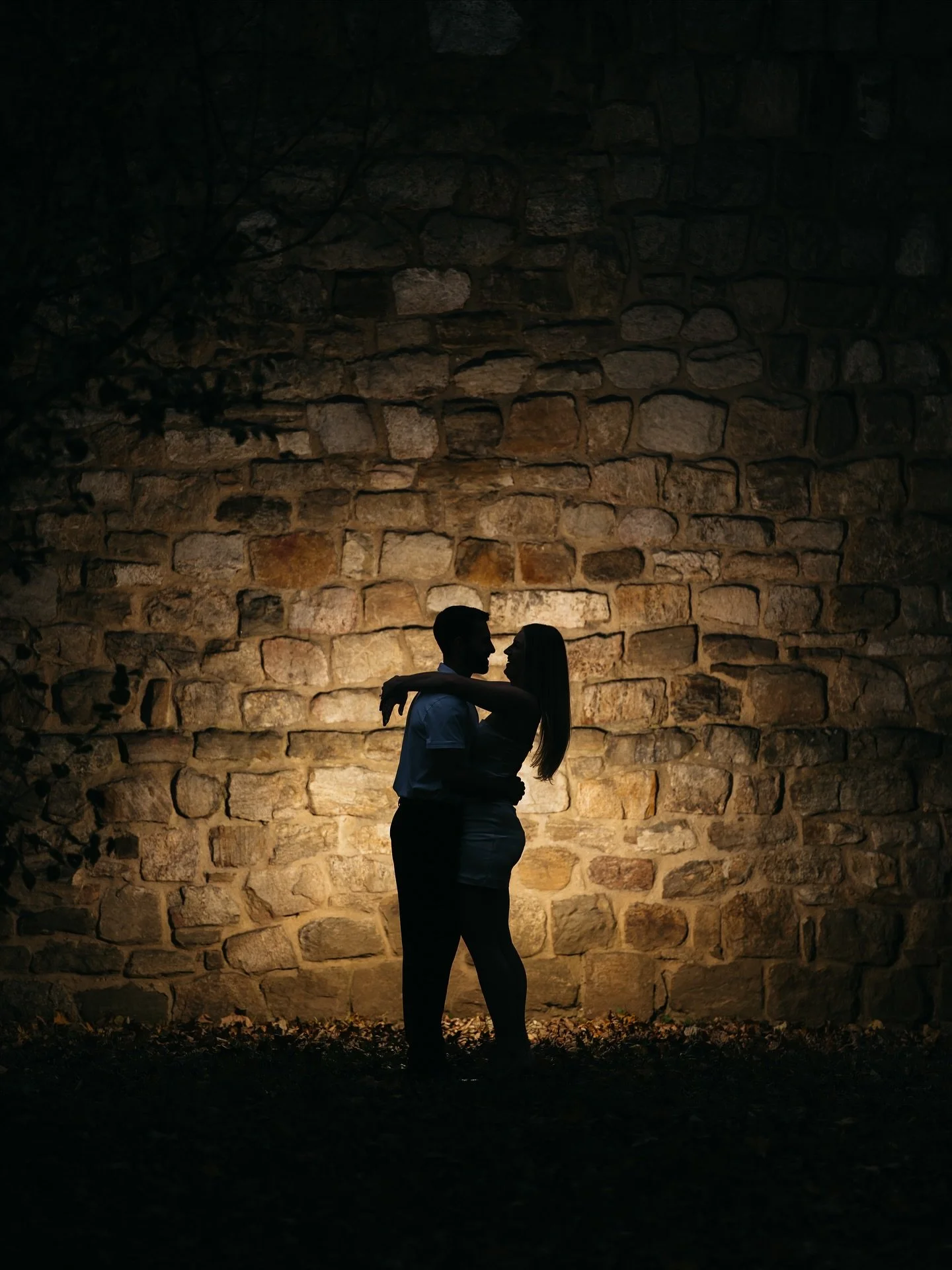 Magda + Spiro ✨💍 🍾 ❤️ 

We spent the afternoon exploring Cross Estate Gardens, and every turn gave us something different&hellip;..soft greens, stone textures, winding pathways, and that golden hour glow that hits just right. These two made the who