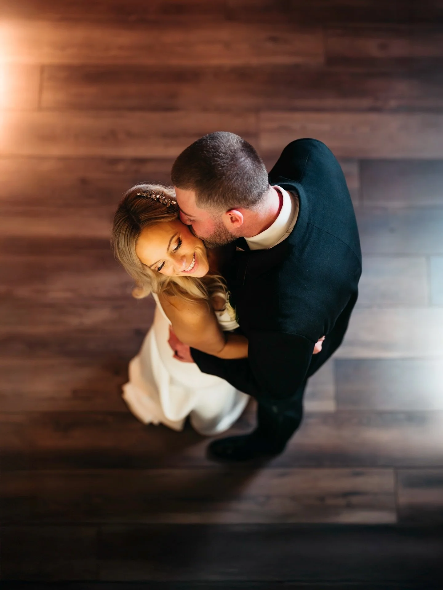 A winter wedding filled with warmth, elegance, and so much heart 🤍

From quiet, emotional moments to joyful celebrations surrounded by family and their sweet pups 🐾, Brielle &amp; Justin&rsquo;s day was nothing short of special. Set inside the time