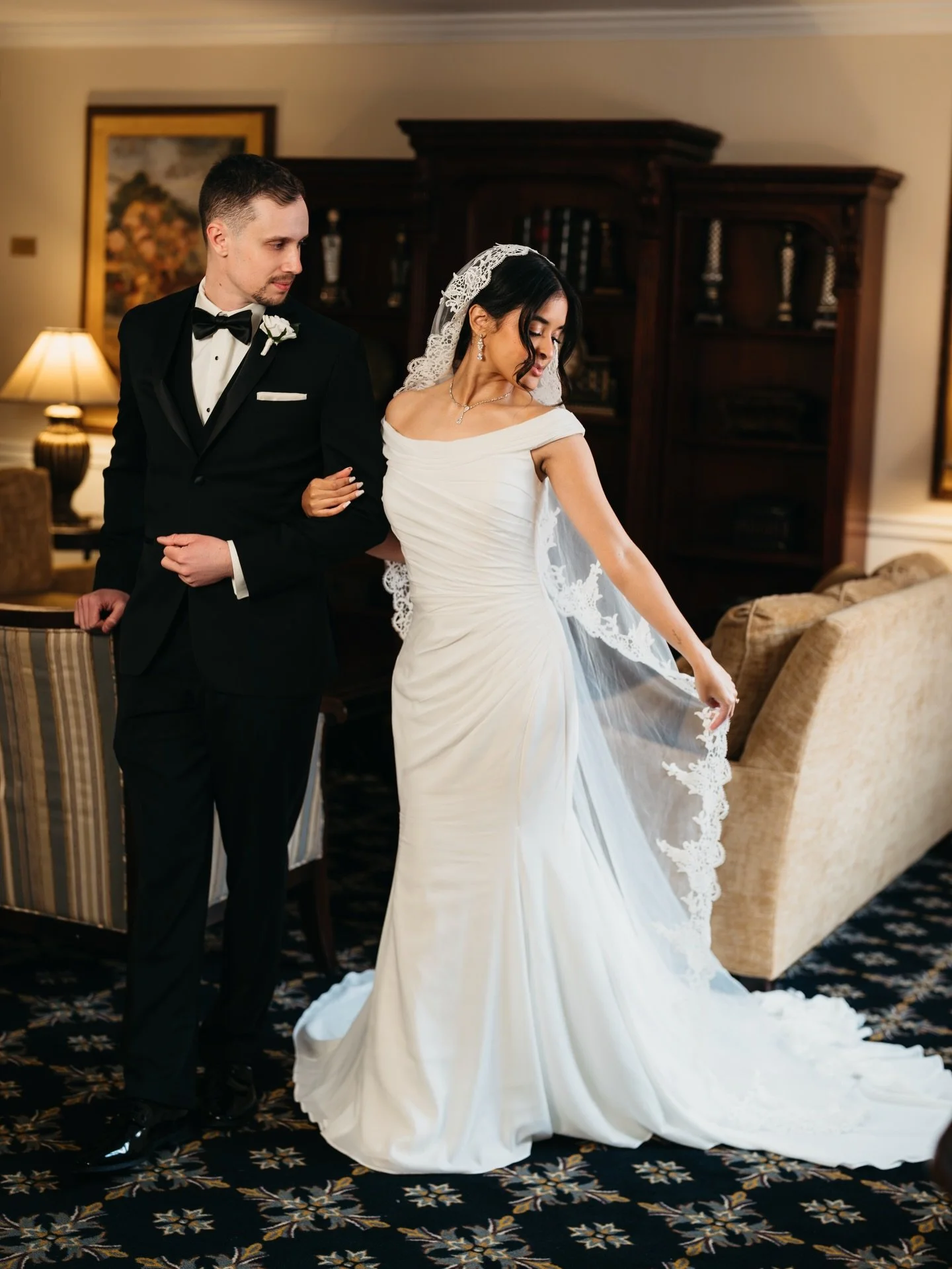 Timeless. Intimate. Effortlessly elegant.

Tabitha &amp; Kyle&rsquo;s winter wedding at the iconic The Nassau Inn was the definition of classic romance. Soft snowfall, architectural beauty, and quiet moments of connection came together for a day that