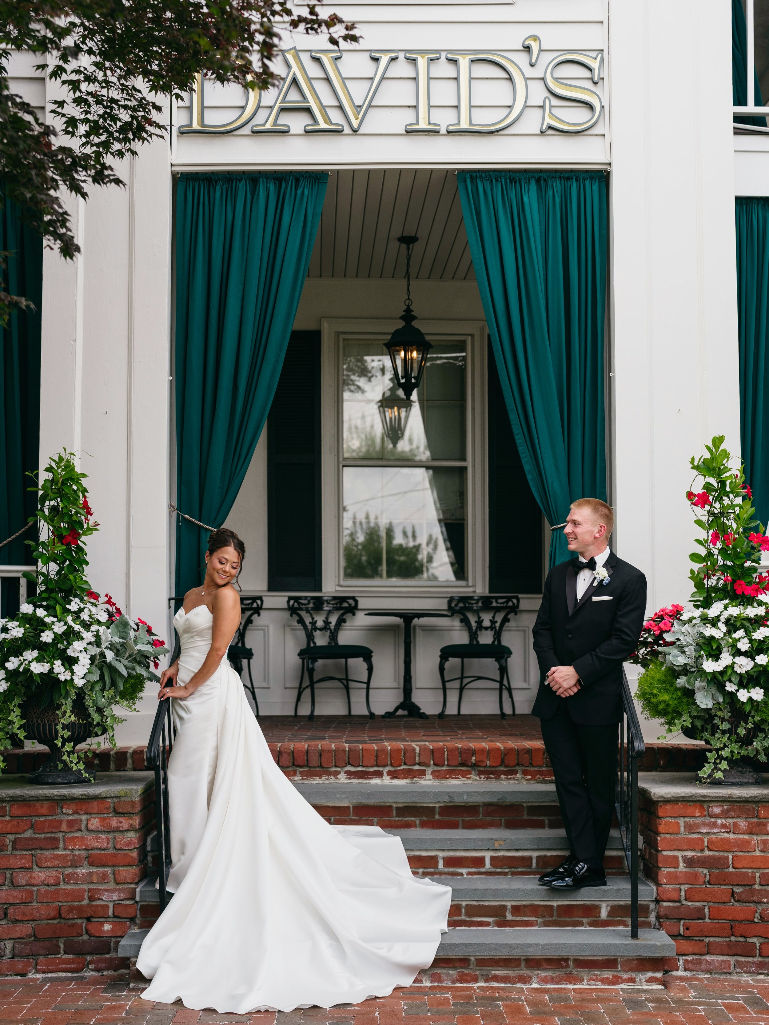 A few favorites from Kristin &amp; Kyle&rsquo;s day 🤍

These two made my job EASY. Nothing but smiles, laughs, and good energy all day.

Such a good one at David&rsquo;s Country Inn. Congrats you two! 🥂

Shot/Edited by: @k_visionary 
Venue: @davids