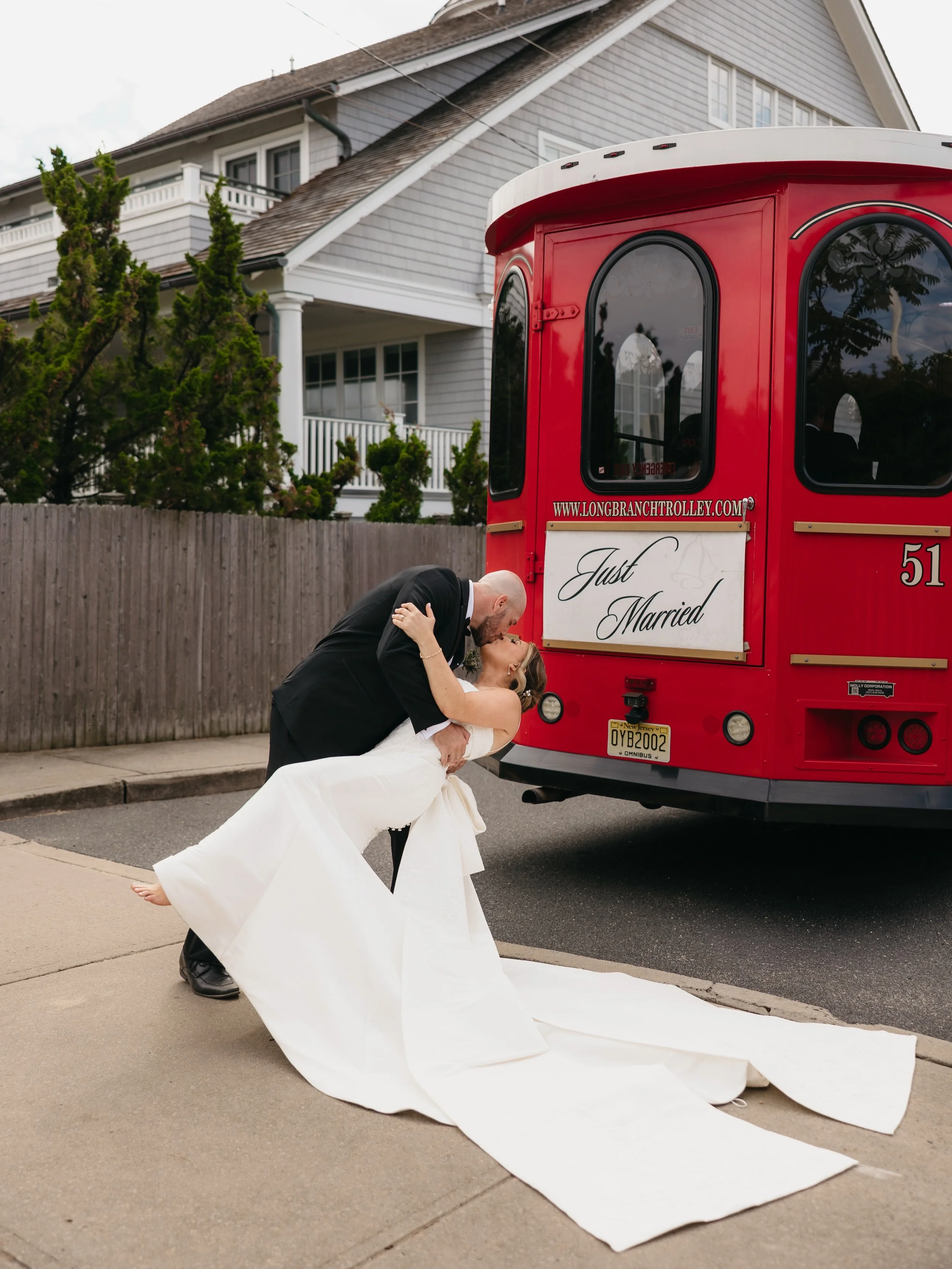 Gianna &amp; Matt 🤍

A wedding by the water, a room filled with the people they love, and a day that felt elegant without ever feeling too formal.

From getting ready and their church ceremony to portraits along the water at Harbor Point, Gianna &am