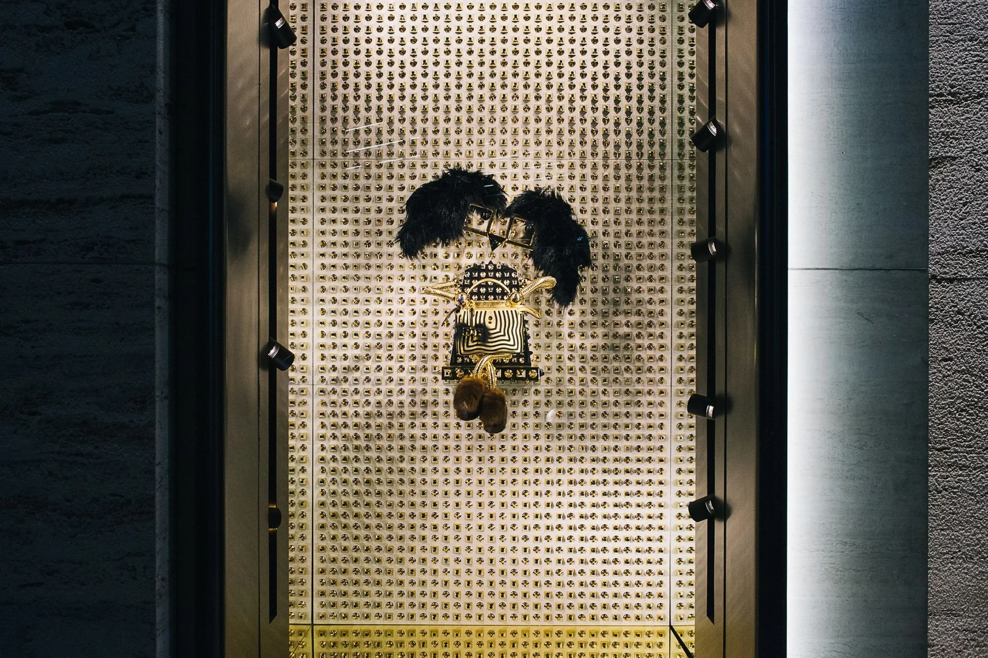 imgi_15_2016_12_Fendi_0008_07.jpg