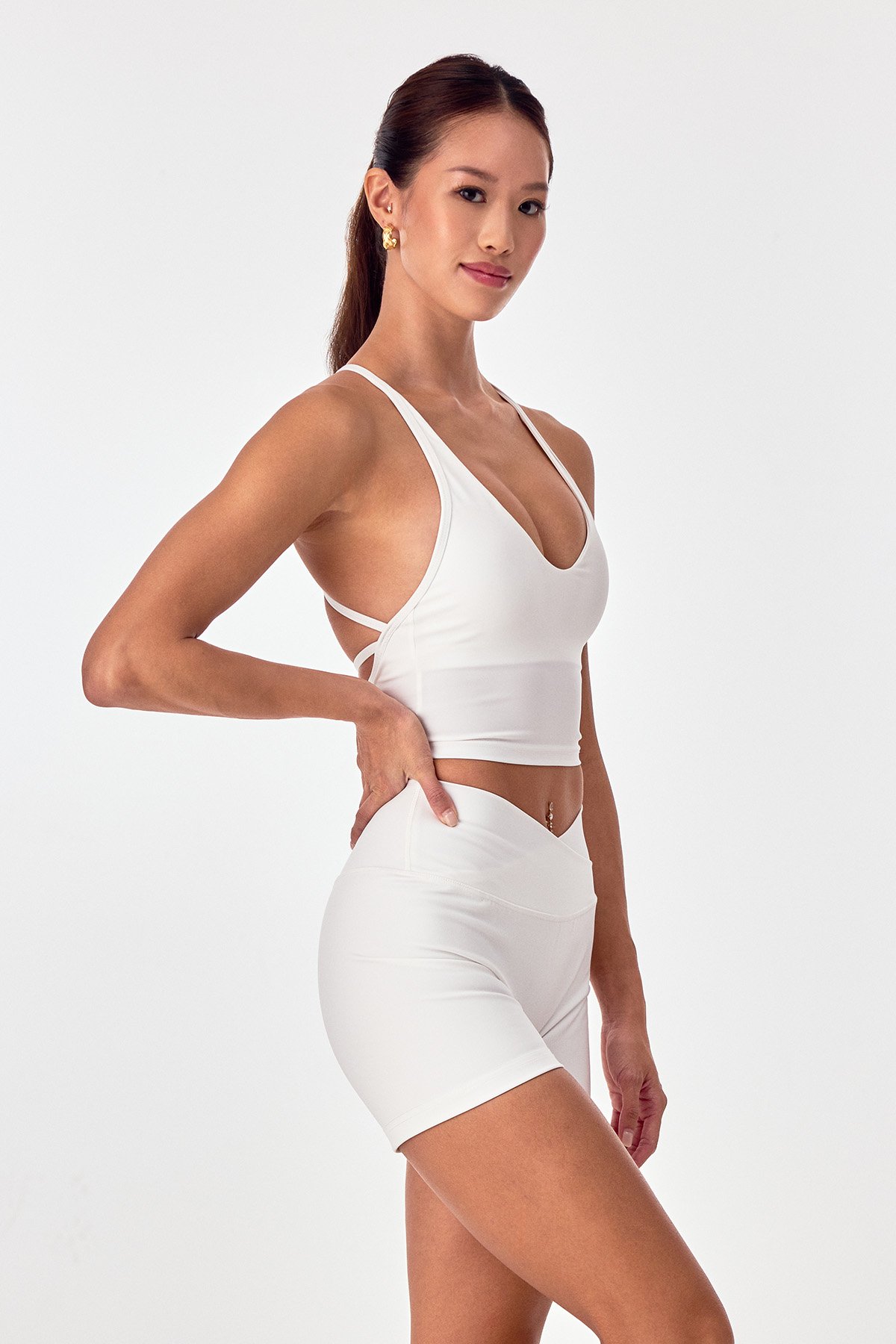 AVVE_VNECK_TANK_WHITE_03.jpg