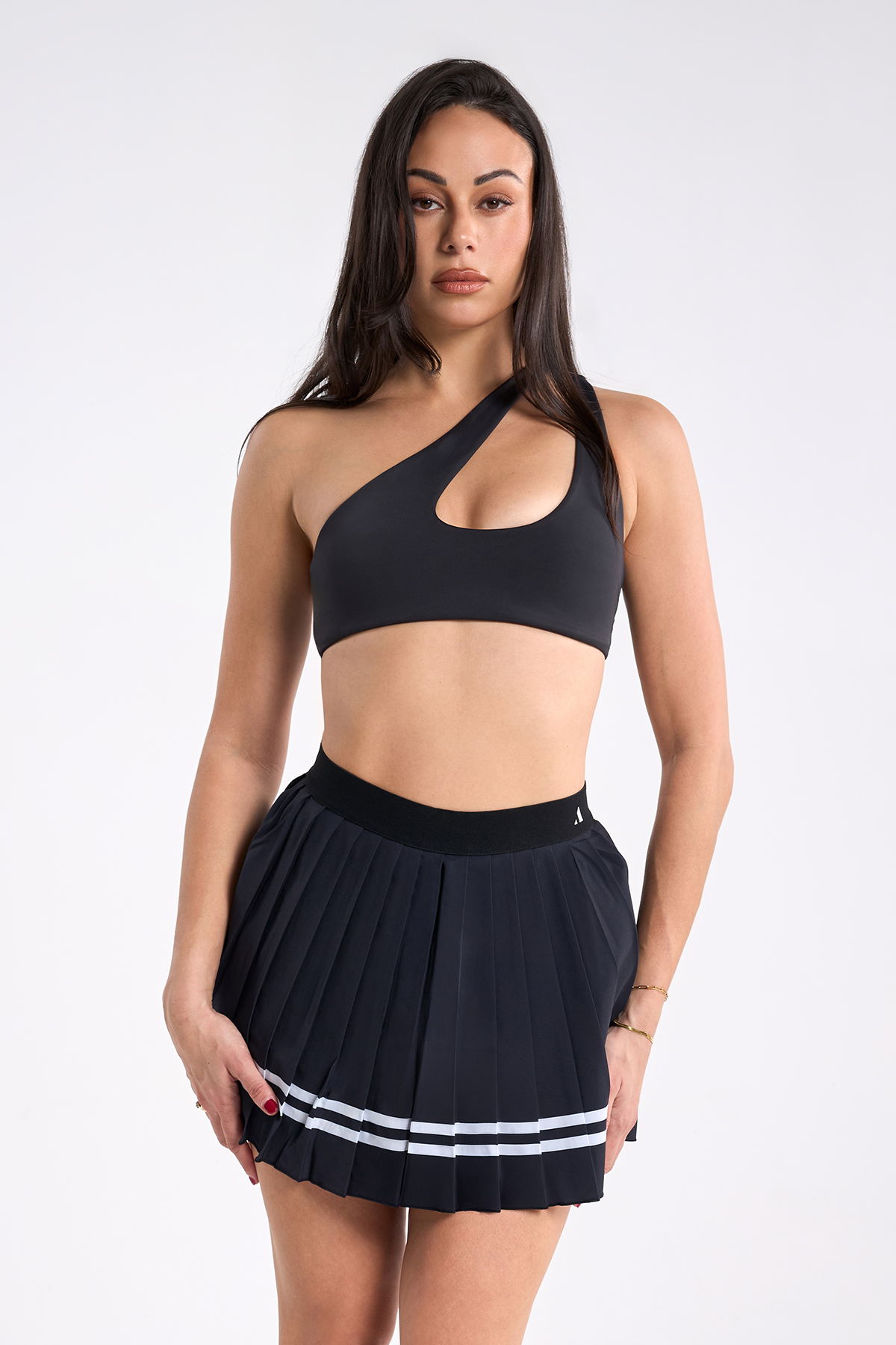 AVVE_COURT_SKIRT_BLACK_02.png