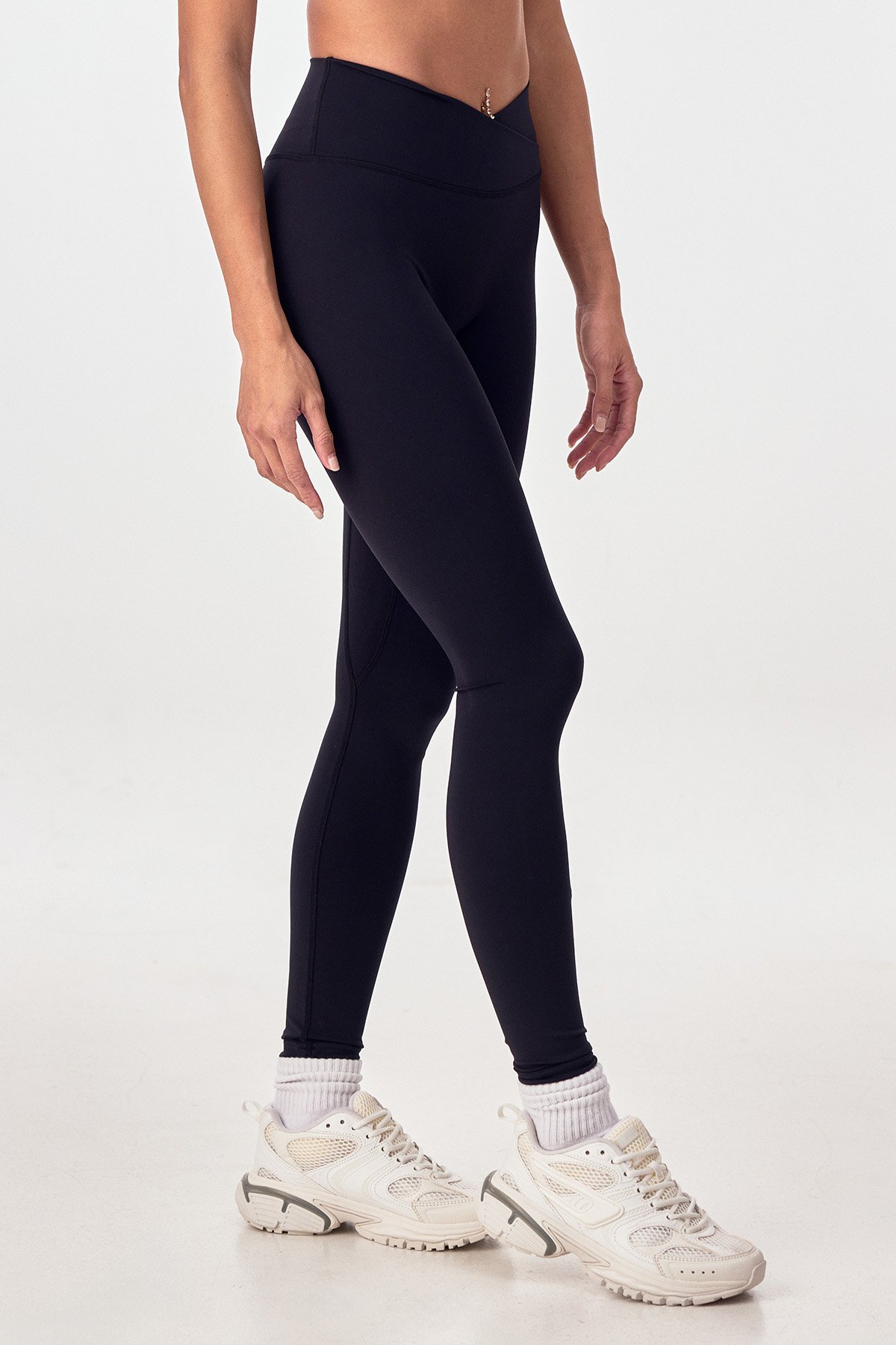 AVVE_CROSSOVER_LEGGINGS_BLACK_05.jpg