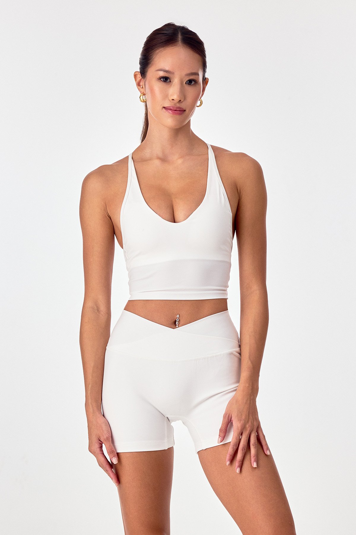 AVVE_CROSSOVER_SHORTS_WHITE_01.jpg