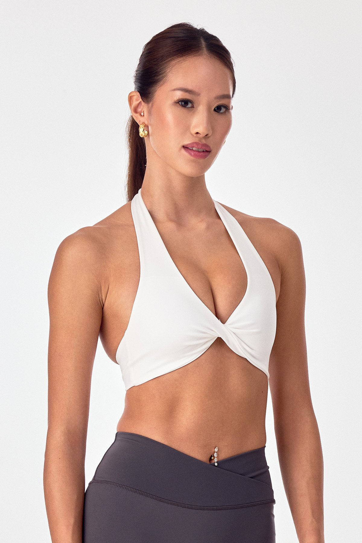 AVVE_TWISTED_HALTER_BRA_WHITE_02.jpg