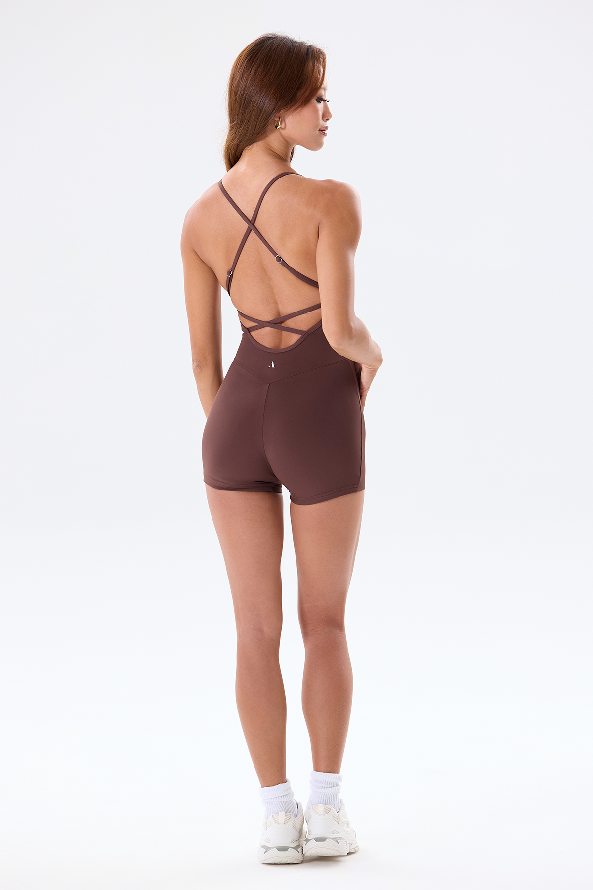 AVVE_Crossback_Onesie_Espresso_04.png