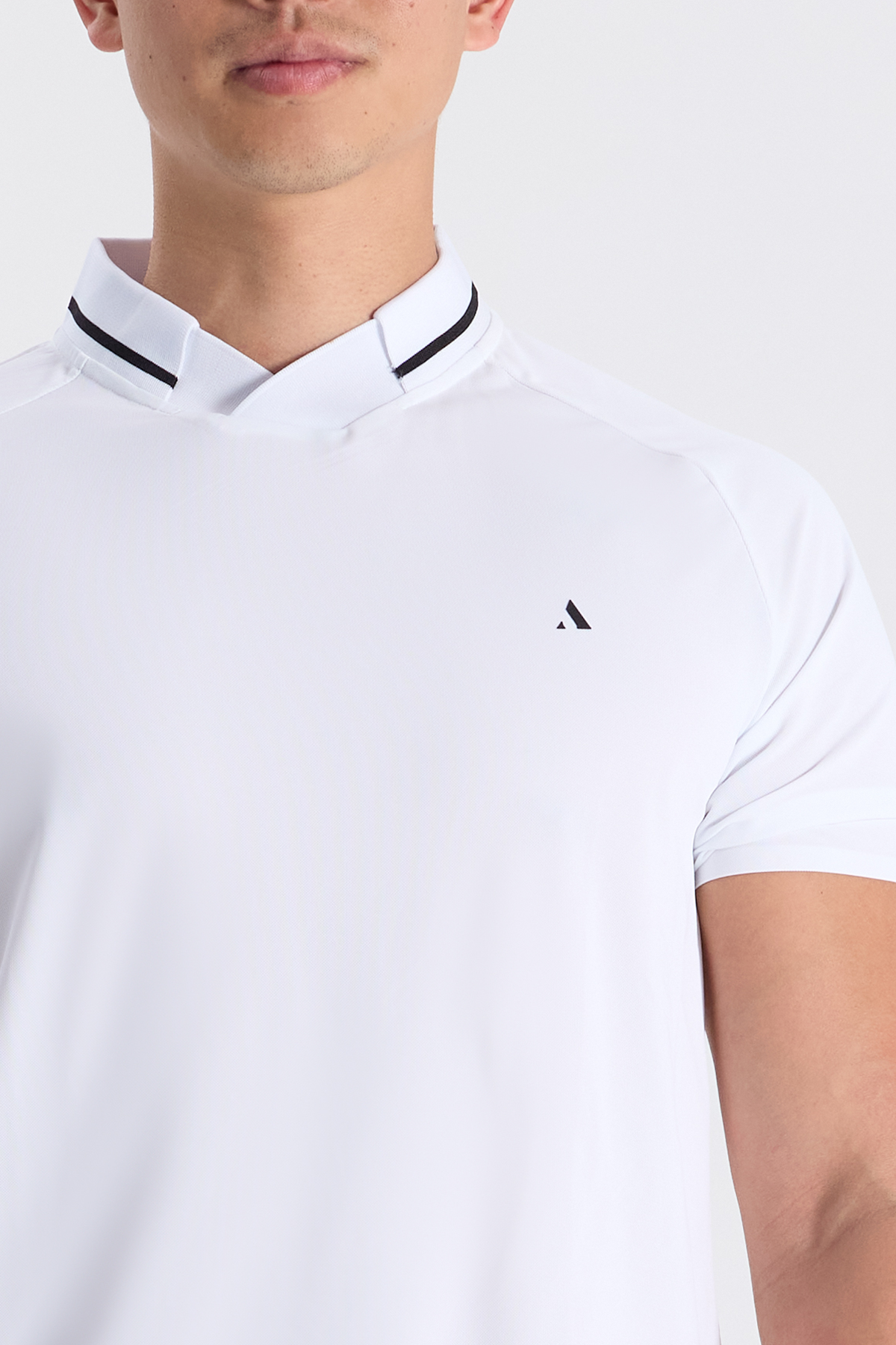 AVVE_COURT_POLO_WHITE_01.png