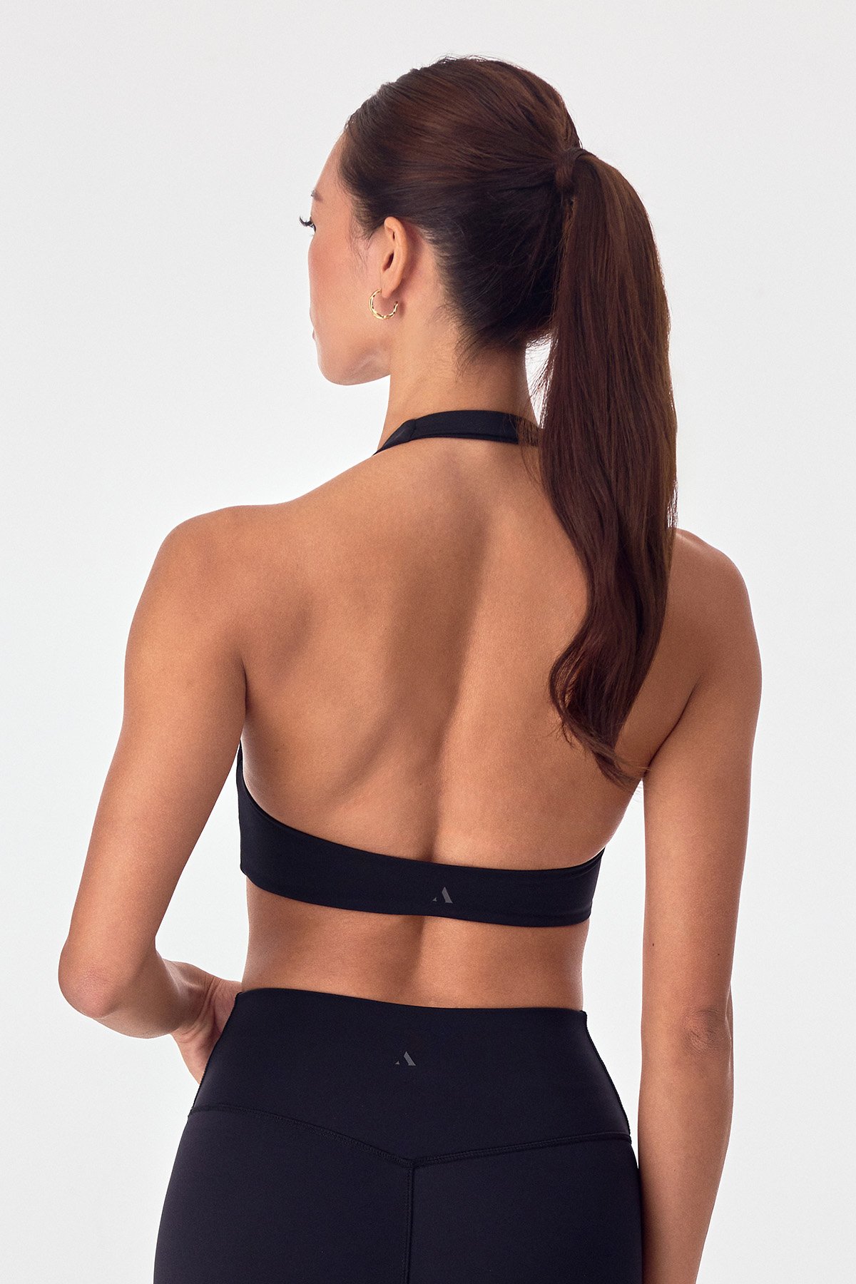 AVVE_TWISTED_HALTER_BRA_BLACK_07.jpg