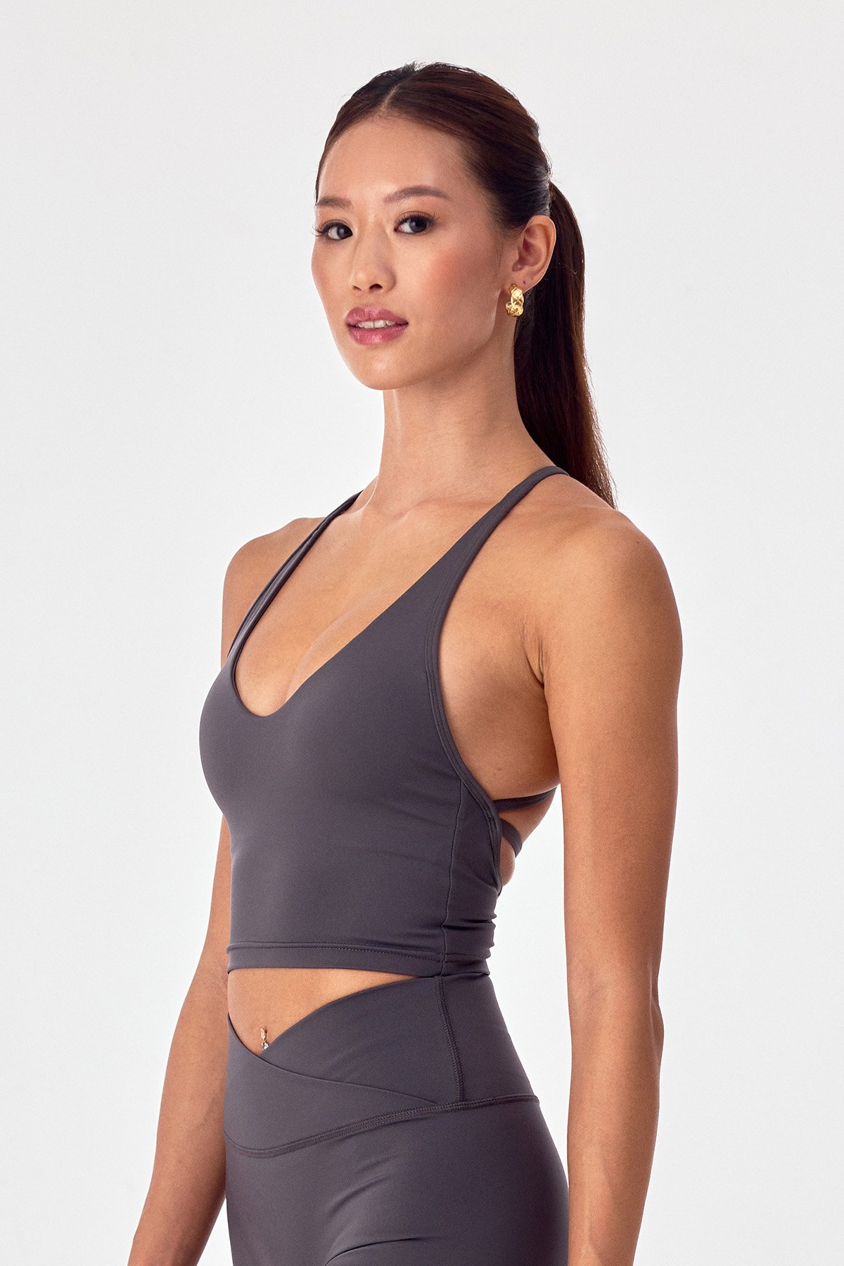 AVVE_VNECK_TANK_STEEL_03.jpg