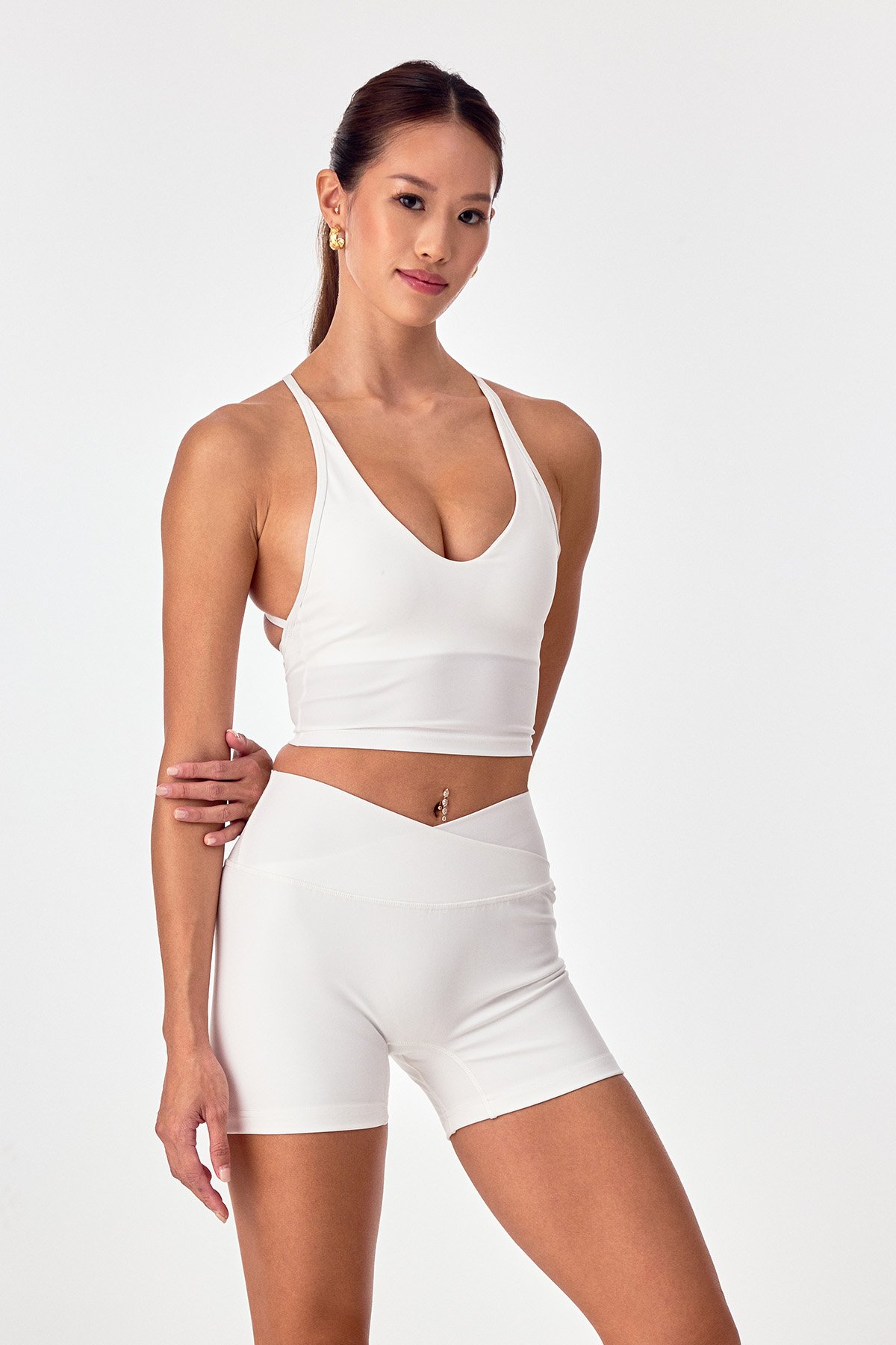 AVVE_VNECK_TANK_WHITE_02.jpg