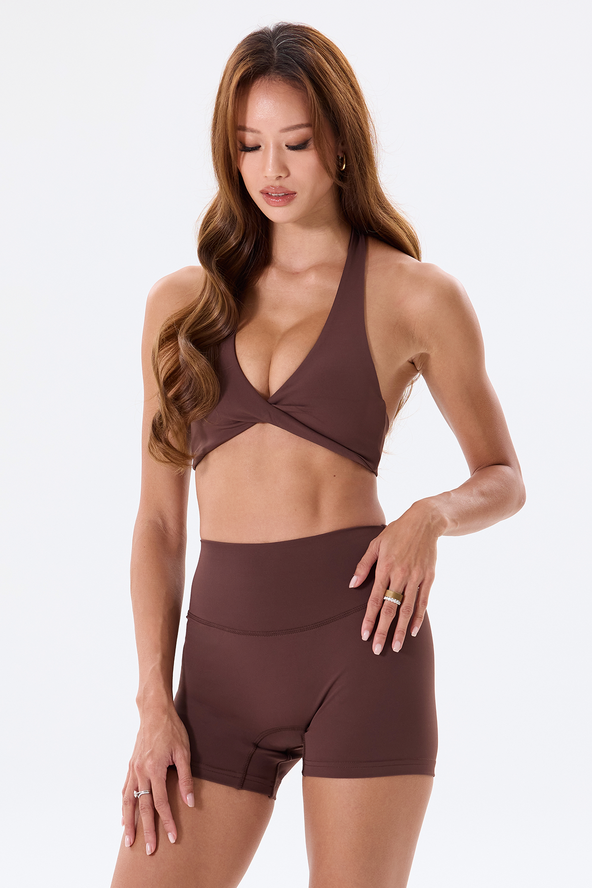 AVVE_Twisted_Halter_Bra_Espresso_05.png