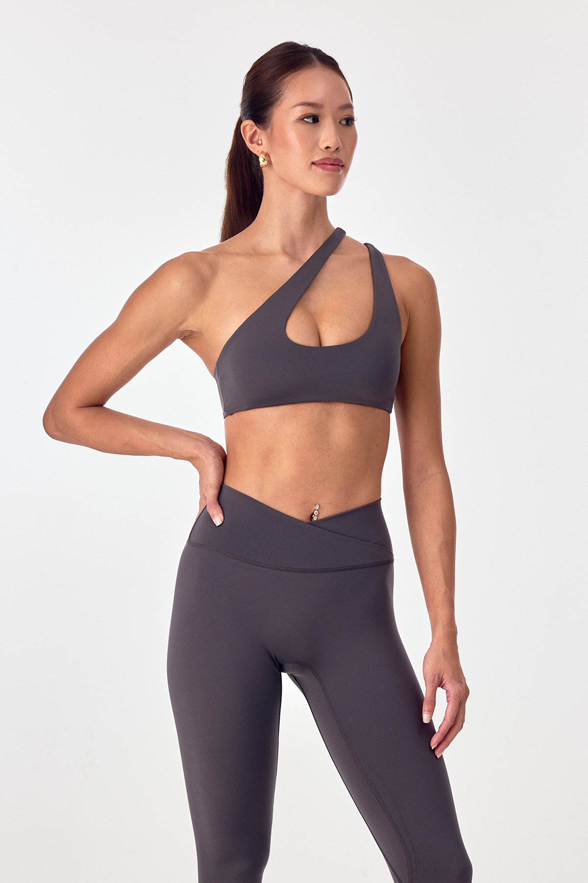 AVVE_ASYMMETRIC_BRA_STEEL_03.jpg