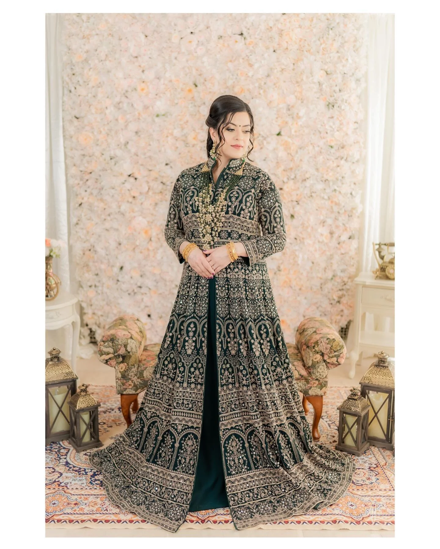 📸 Another beautiful outfit by @thefloradesigner ! 📸✨

Clothing/jewelry: @thefloradesigner 
Photography: @mhphotography_yeg
Hair/Makeup Artists: @studio__sapphire ; @hairglambysimran ; @glitterglambyjot ; @ByRajGill
Decor: @candycartyeg
Model: @tama