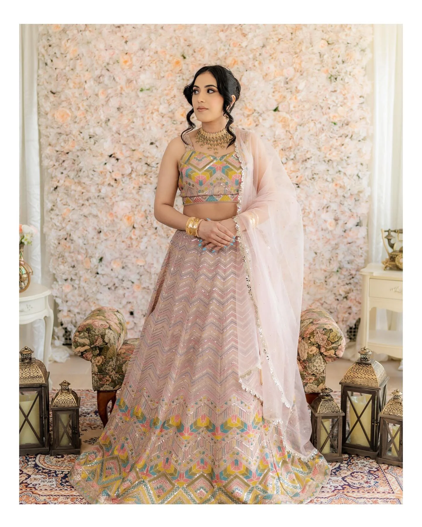 Featuring another beautiful outfit designed by @thefloradesigner! 

📸 Latergram! 📸 Last year I had the pleasure of being a part of this collaboration organized by Flora Design! 📸✨

Clothing/jewelry: @thefloradesigner 
Photography: @mhphotography_y