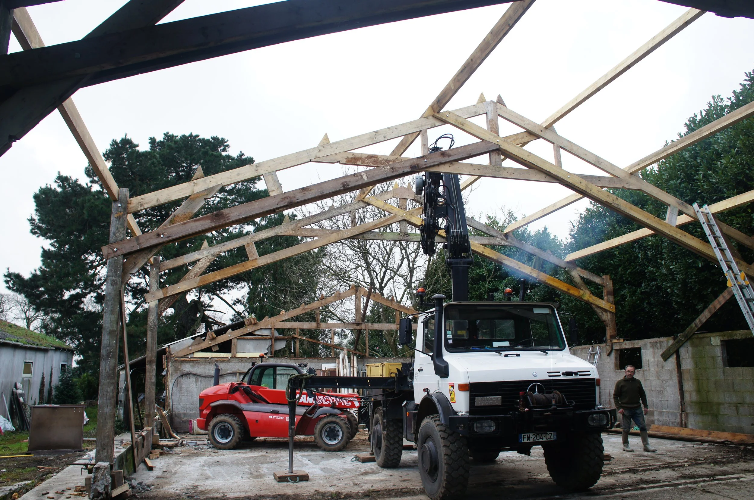 Fabrication et pose d'une charpente traditionnelle.