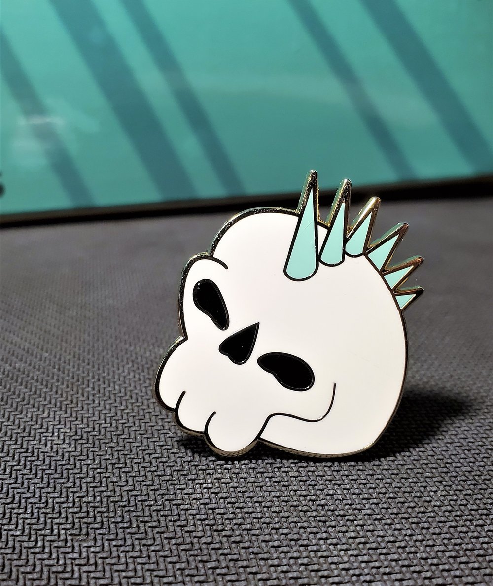 Blue spike punk skull- hard enamel pin — Kurtums Graphics & Clothing