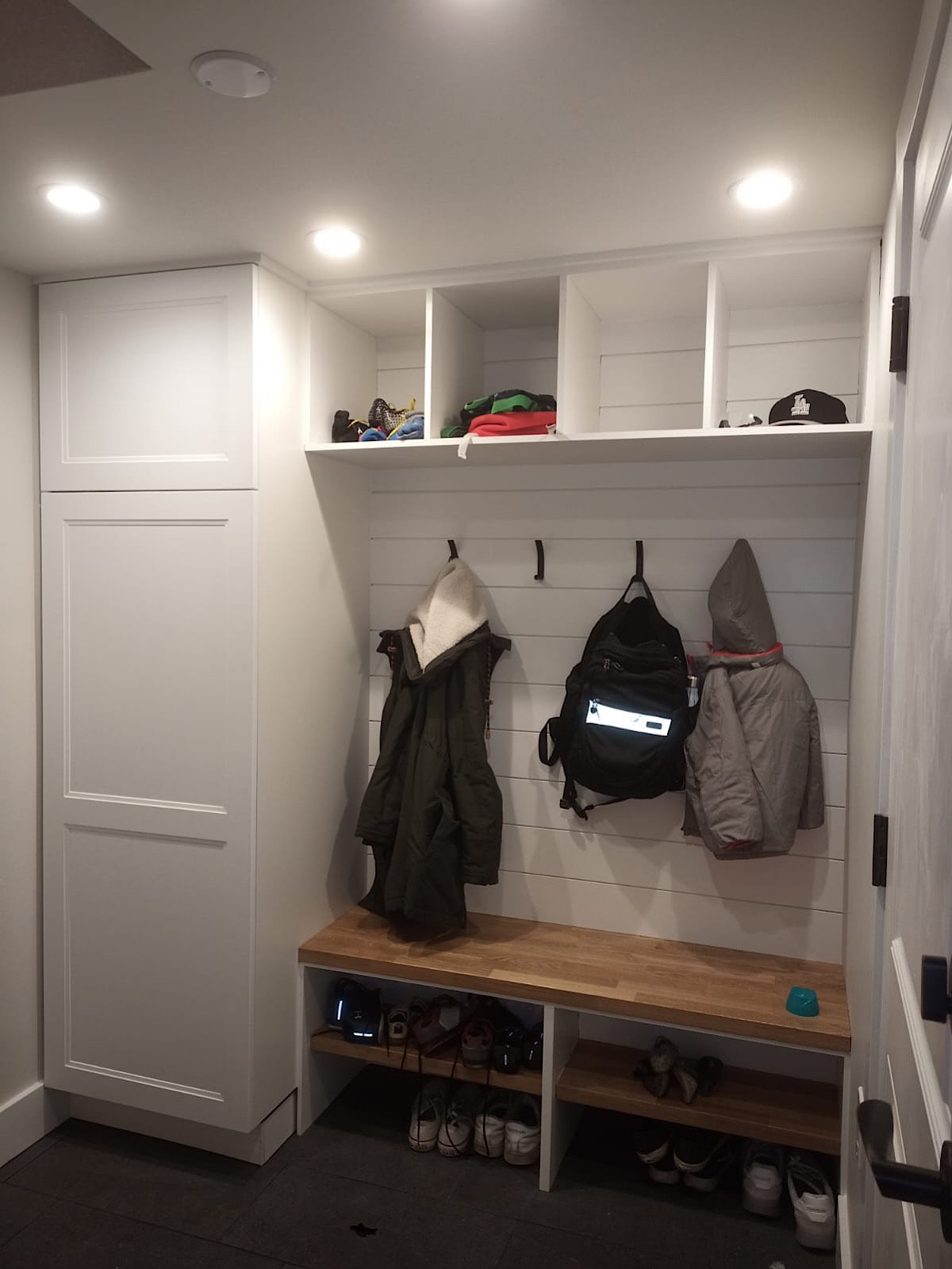 Final - ahhhhhh, more space. Functional and pretty good looking if we do say so ourselves!