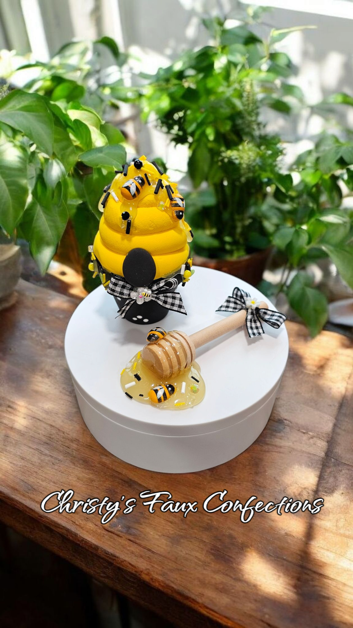 💛🐝🖤 SET OF TWO BEE DECOR PIECES🖤🐝💛