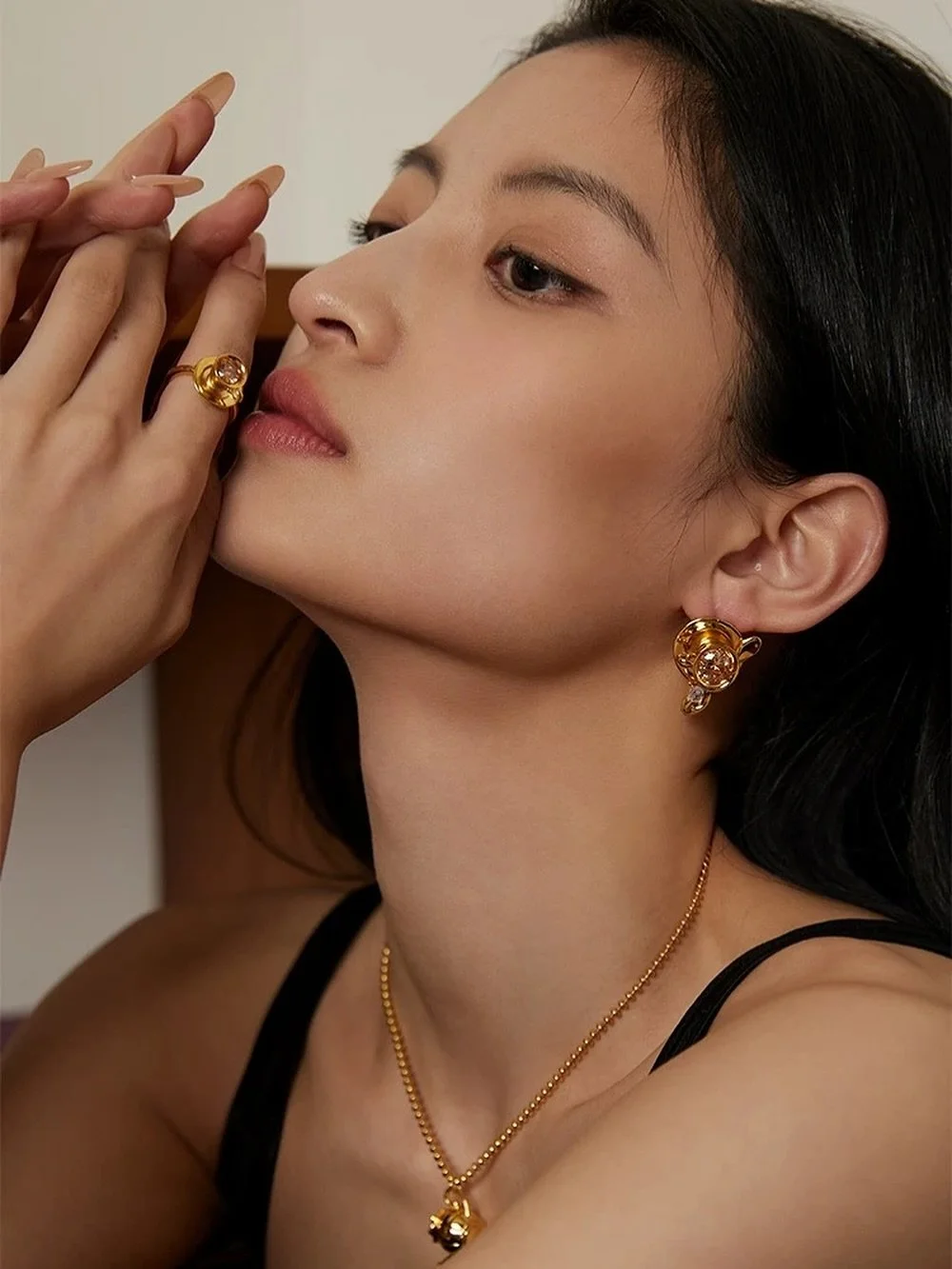 A coffee set. ☕️