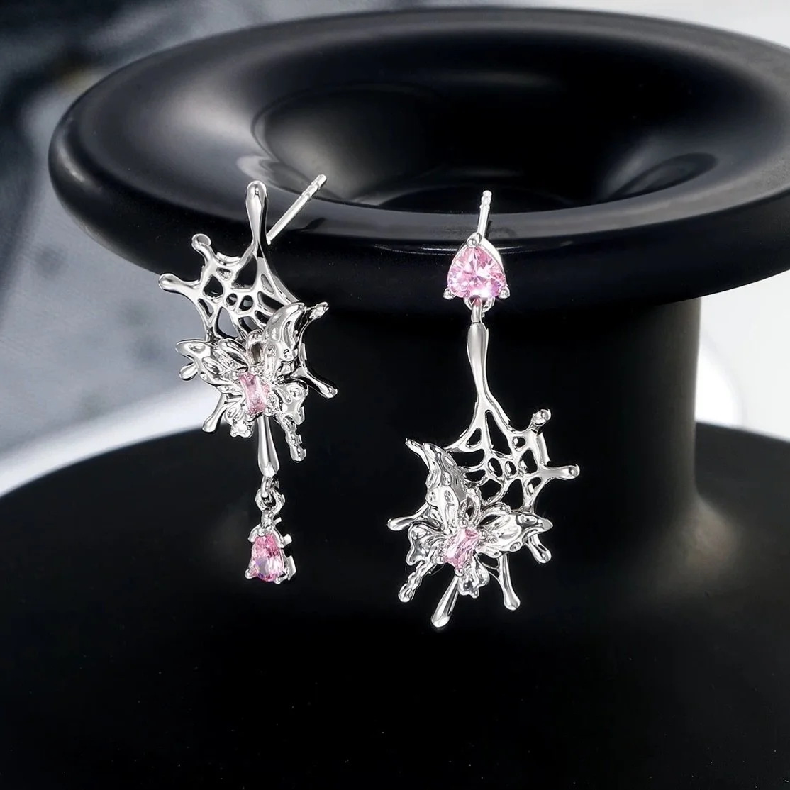 Butterfly with Cobweb Earring

#y2k #y2kstyle #y2kfashion #y2kjewelry #y2kaesthetic  #earringoftheday #earringaddict