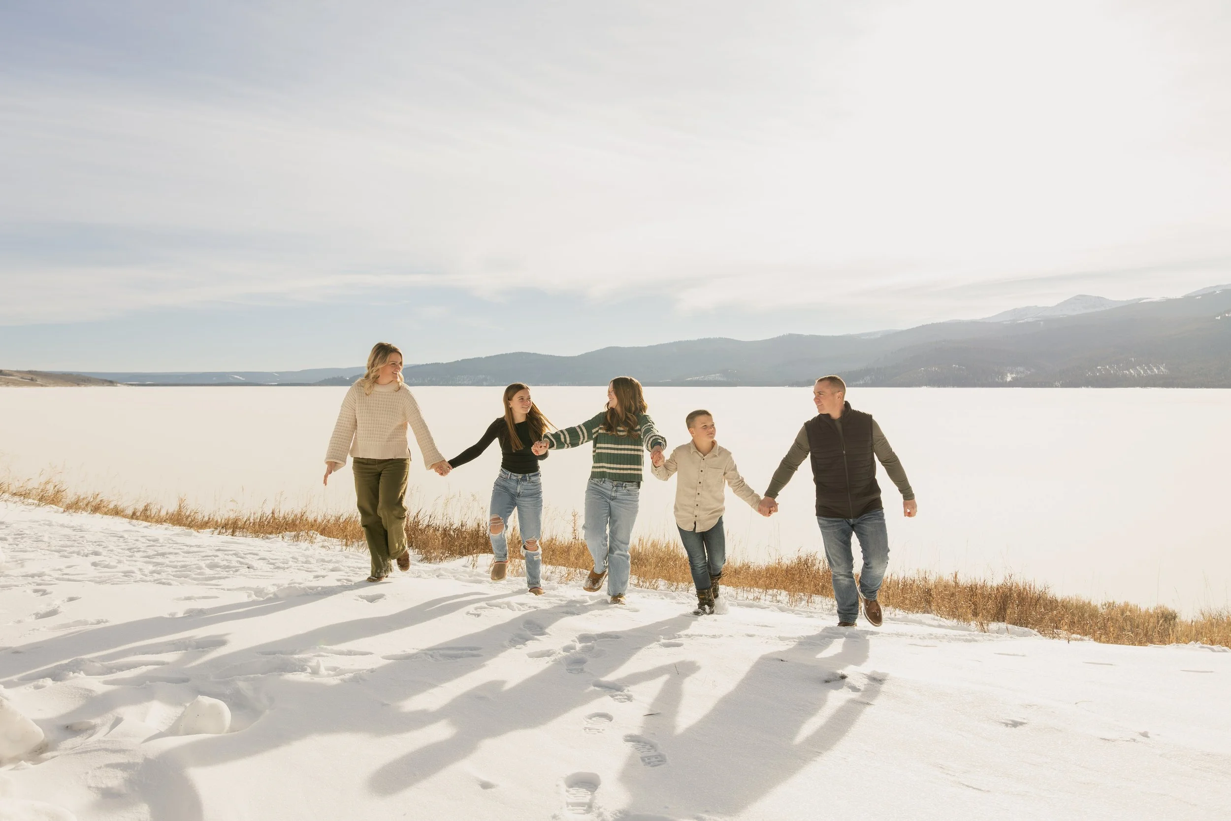 A Winter Family Session at Hebgen Lake, West Yellowstone Montana ❄️