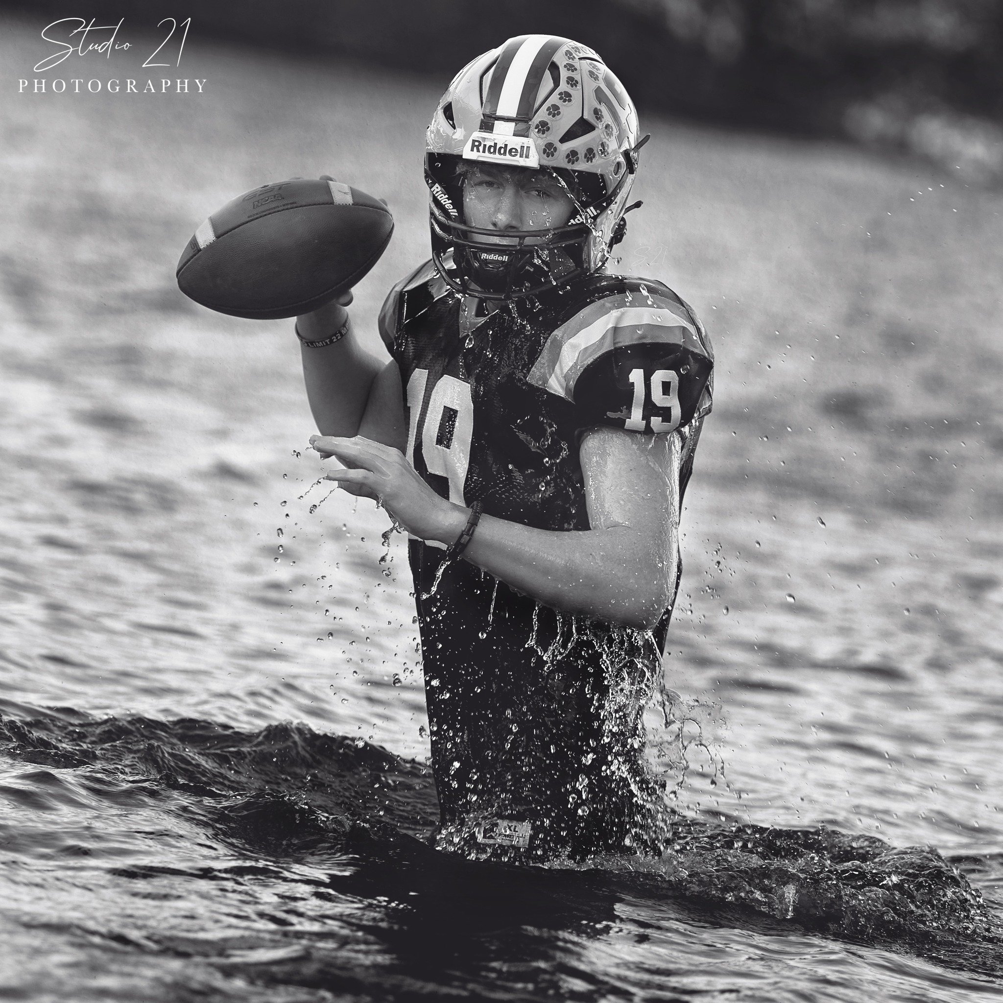 Hayden 🏈💥

We are still booking sessions for Class of 2025 senior guys. Go to S21photo.com/senior-booking and message us for a free initial consultation. 
.
.
#seniorportraits #seniorpictures #classof2025 #seniorphotographer
#studio21_indee #indepe