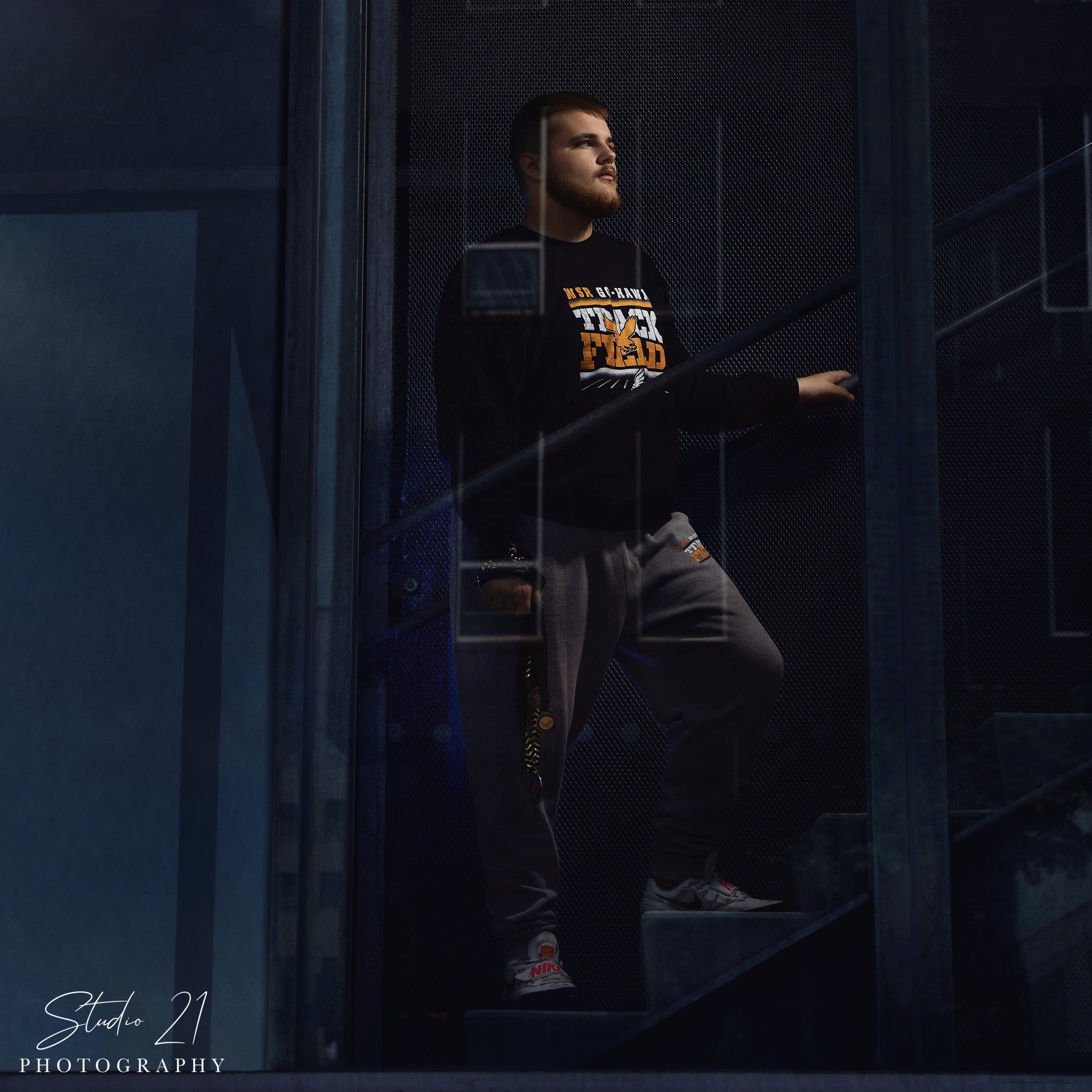 Urban Athletics Hit Different 🔥

We are still booking sessions for Class of 2025 senior guys. Go to S21photo.com/senior-booking and message us for a free initial consultation.
.
.
#seniorsunday #seniorportraits #seniorpictures #classof2025 #seniorph