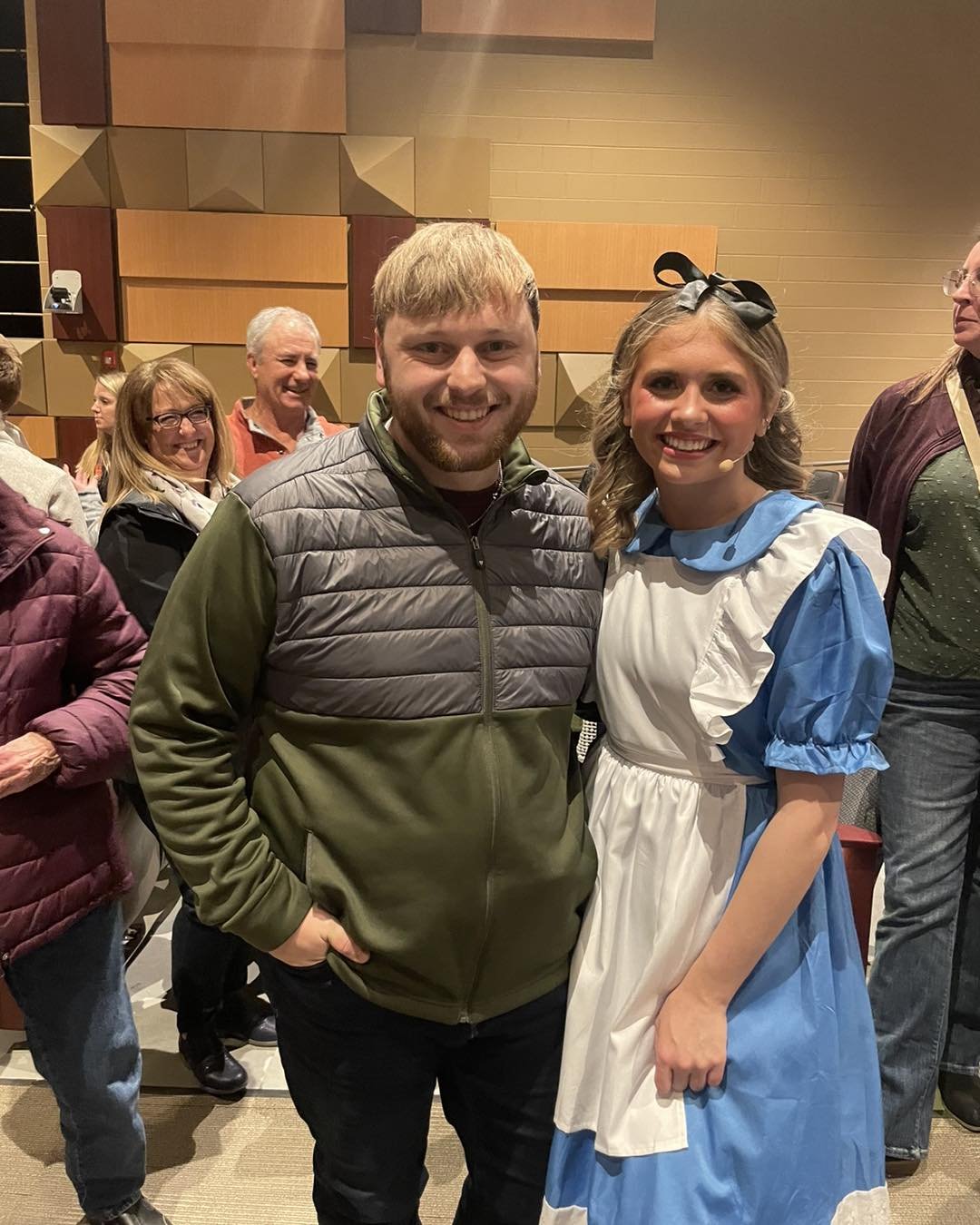 Alice in Wonderland the play was an absolute fever dream. Kieryn did a marvelous job bringing her version of Alice to life and can we talk about her range!? Oh my god, it was unbelievable. Bravo to Kieryn and the entire cast. 🤍🎭