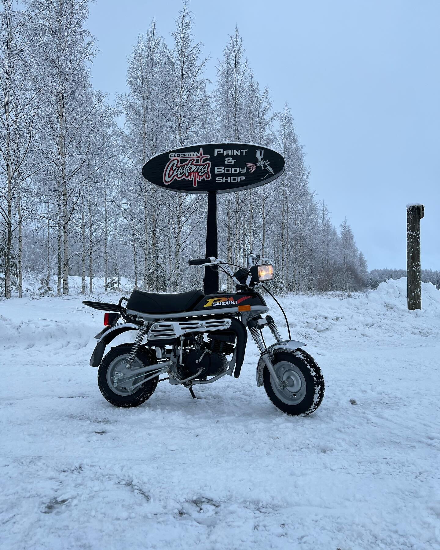 Hyv&auml;&auml; ja rauhallista joulua kaikille! Clockhillin pukki k&auml;vi joulun kunniaksi kurvailemassa Sutsukilla 😁🎅🏻🎅🏻