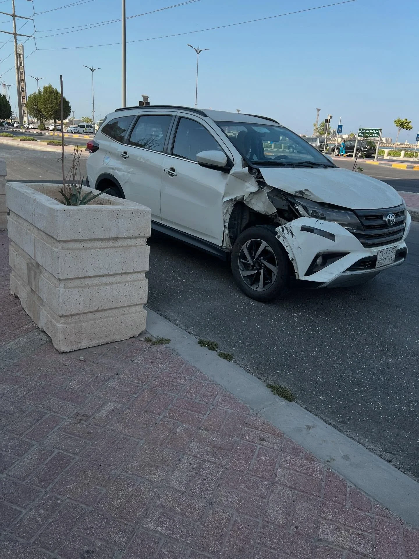 Pit&auml;&auml; vissiin se Saudien haarakonttori laittaa pystyyn, kun tuntuu ett&auml; t&auml;&auml;ll&auml; t&ouml;it&auml; varmaan riitt&auml;isi 😆 t&auml;ss&auml; kunnossa olevia autoja on meinaan joka nurkalla py&ouml;rim&auml;ss&auml; liikentee