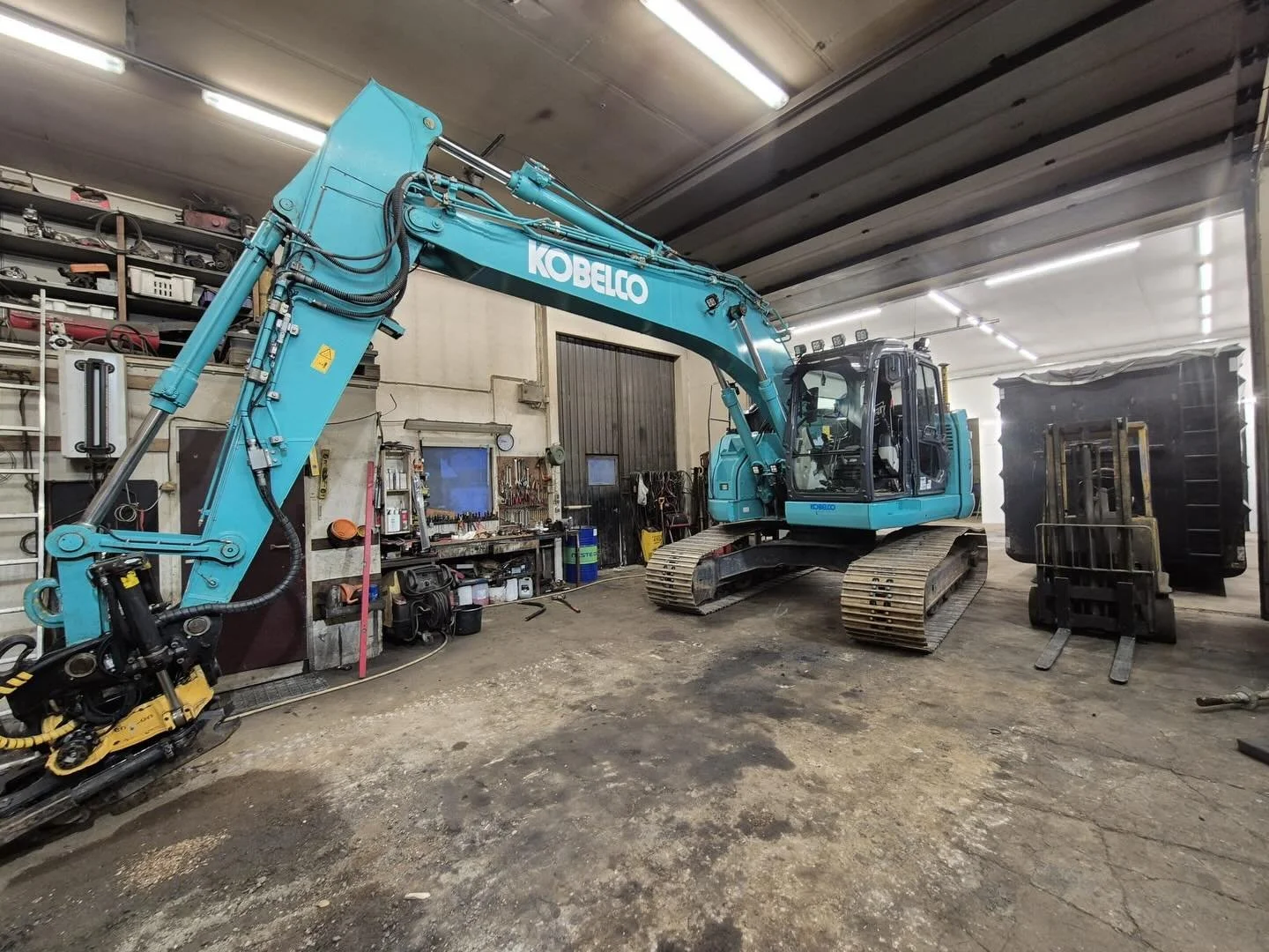 Alkuvuosi painottunut raskaamman kaluston maalauksiin aika pitk&auml;lti 💪🏻😁

#kobelco #excavator #heavymachinery