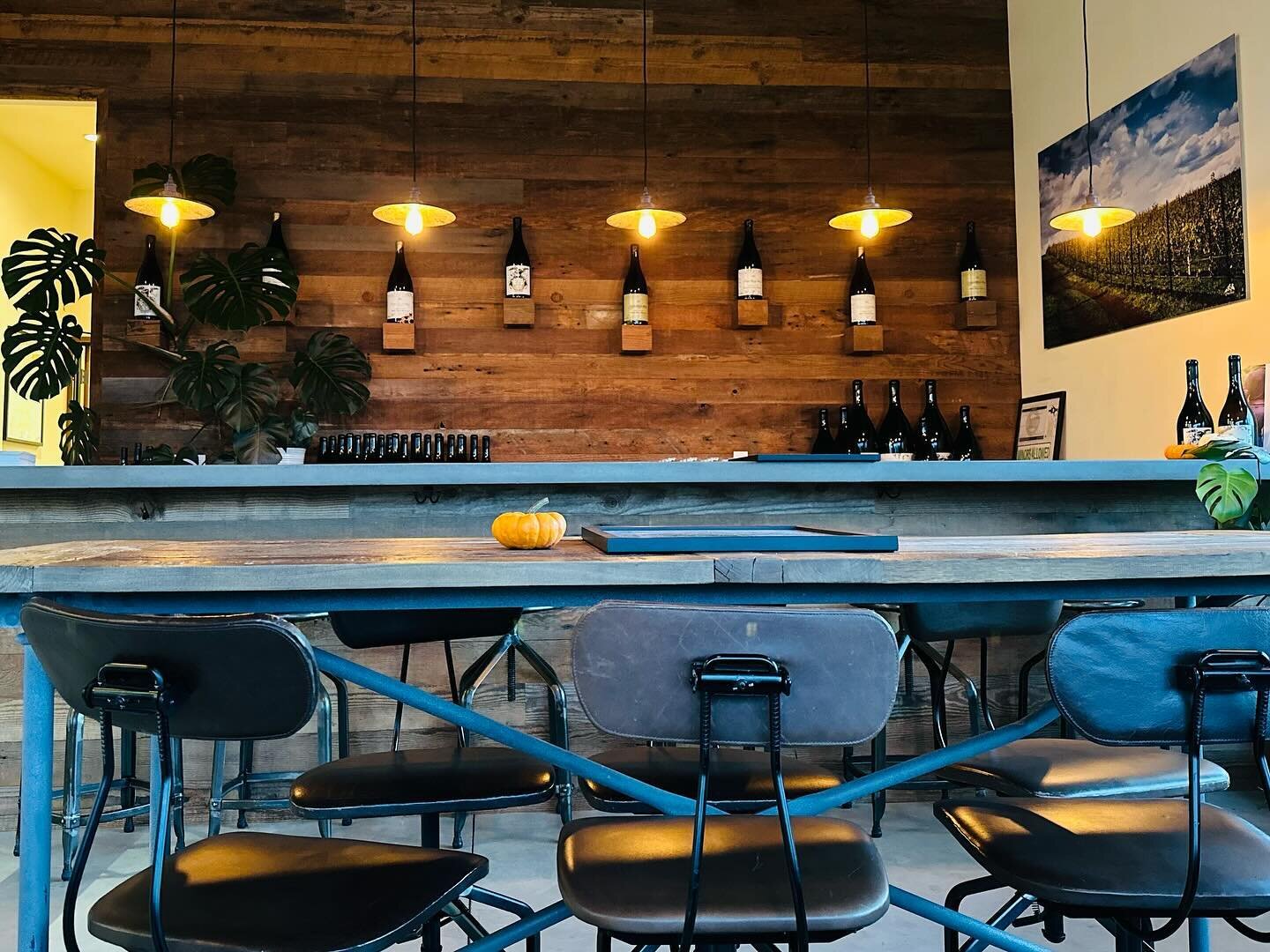 Come get cozy in our laid back downtown tasting room and taste through our extraordinary wines. 
#deckthehills #dundeehills #extraordinary #yum #holidays #chill #chillvibes #Tastywines #pinot #chardonnay #oregon #tasting #tastingroom #winetasting #wi