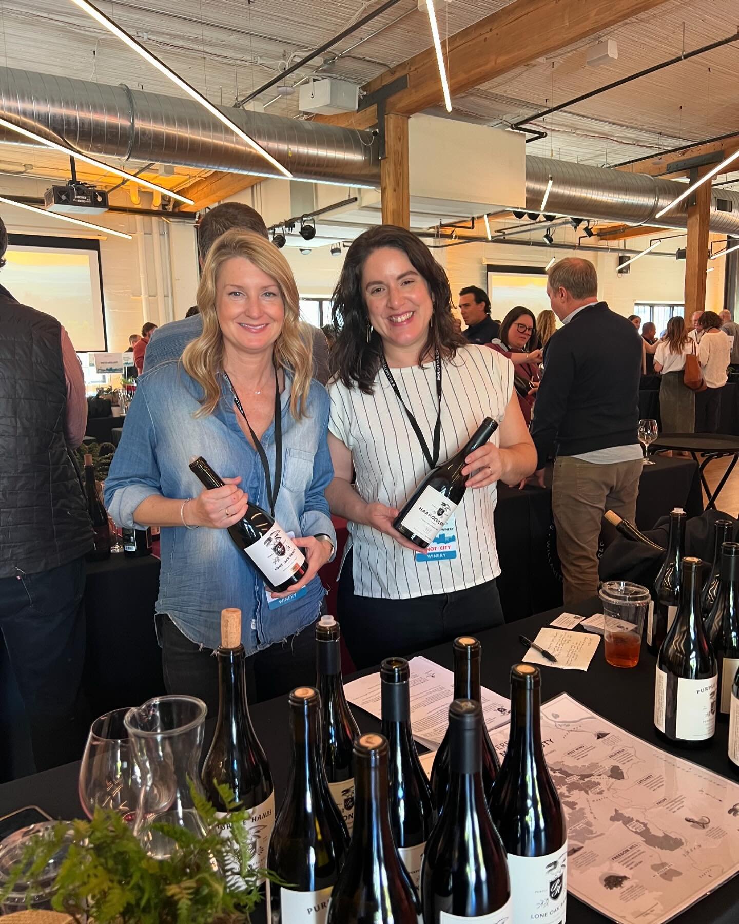 Marque and Margaux pouring @purple.hands.winery at Pinot In the City Seattle.
 
#seattle #pnw #pnwwonderland #city #pinotinthecity #oregon #washington 
#winetasting #winery #purplehandswinery #2022vintage