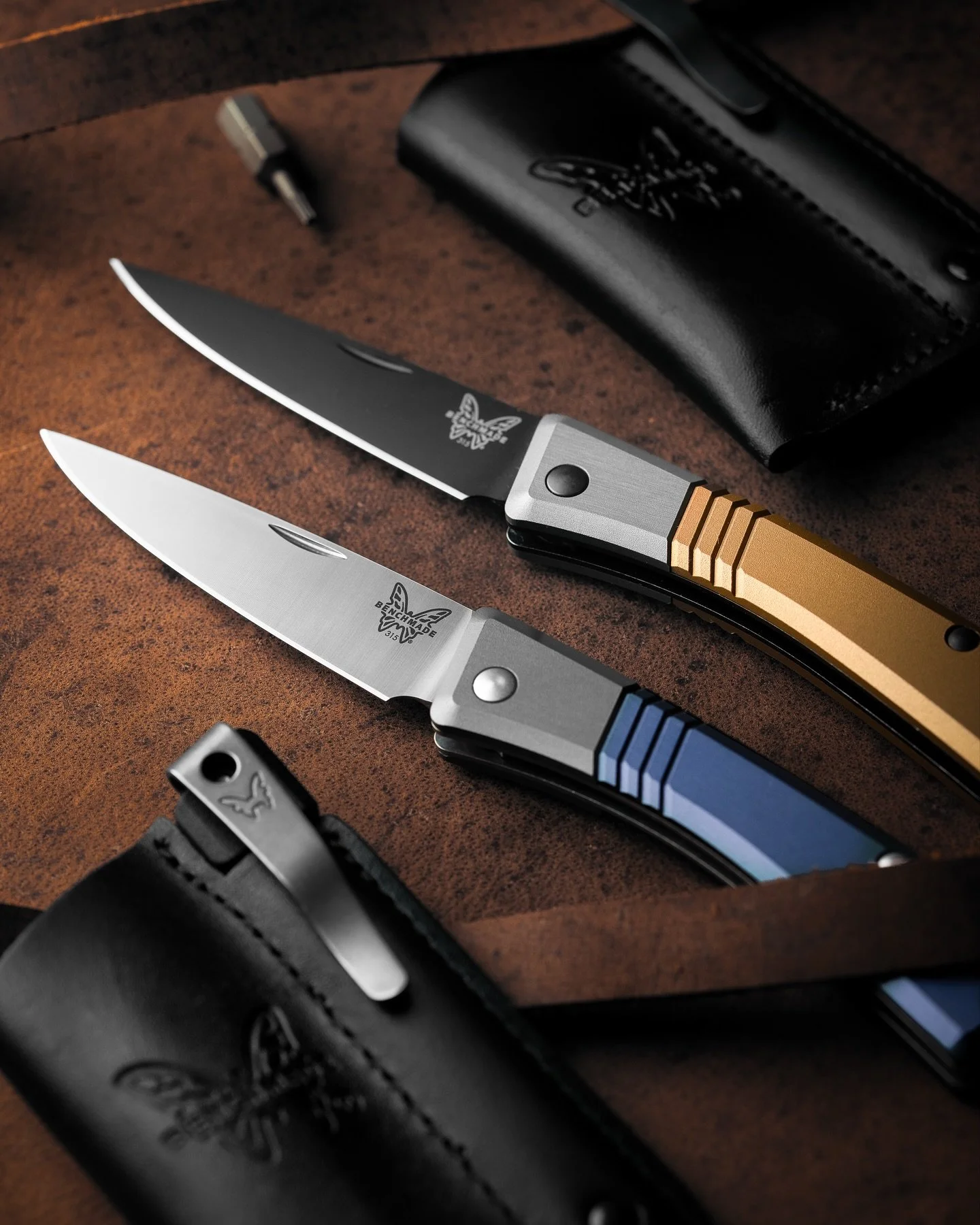 Benchmade&rsquo;s Successor is landing strong today and I&rsquo;d call it a clear win. 
The name alone plays right into that vibe for me. 
.
This one hands you real options for carrying it the way you want it. Slip it into the leather sheath with its