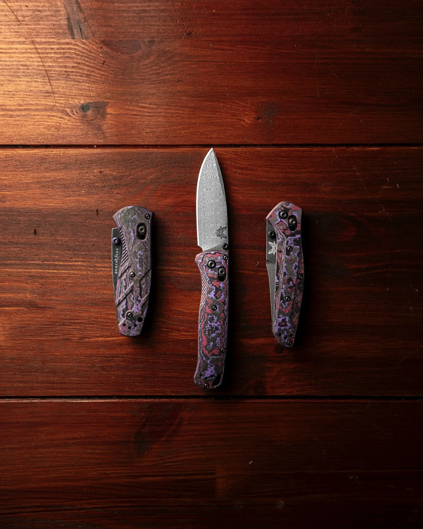 My purple carry keeps growing and I am all in for it. 

@benchmadeknifecompany is absolutely killing it lately. I mean just check out what I added recently to my collection, the CSTM 535 Bugout in Damasteel with Purple Haze Fatcarbon. 

It&rsquo;s mi