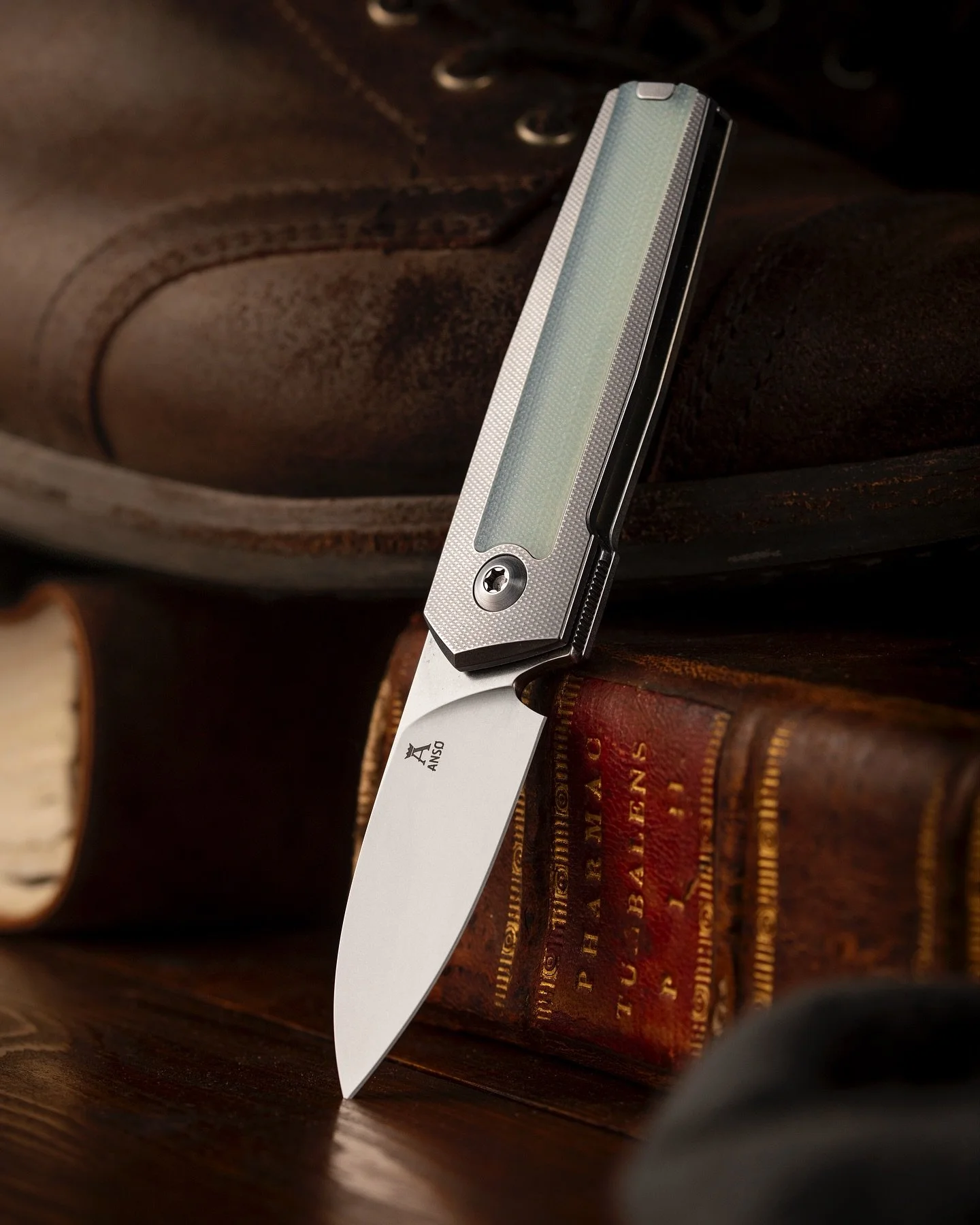 If you ask me personally, the ARN carries a design language that stands out instantly. Something I could tell from a mile away that it is a Jens Ans&oslash; design @anso_of_denmark. 
.
I first handled it at Blade Show Atlanta and it has stayed memora