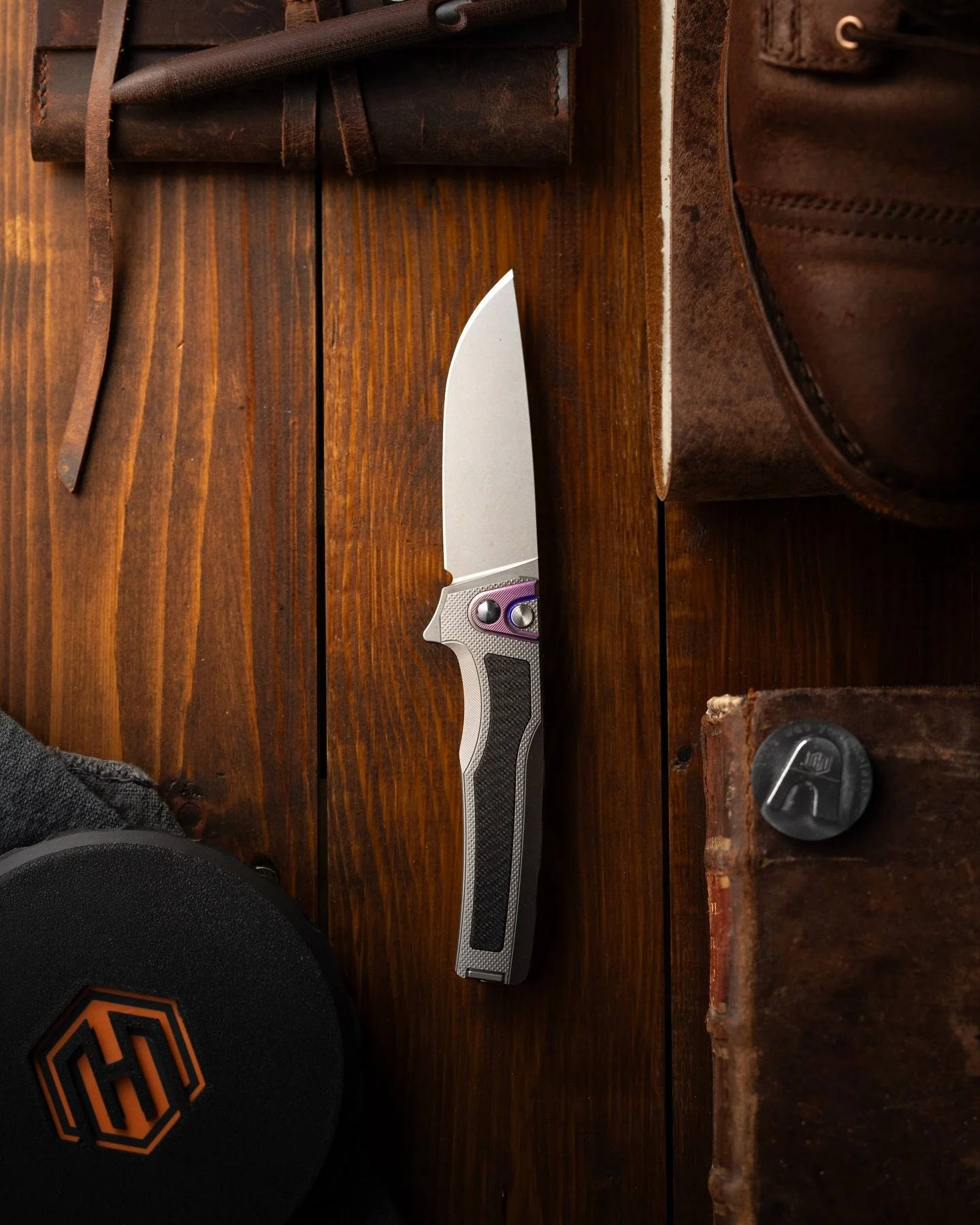 If you never heard of the Sonora, what are you even doing? 
.
This one marked the first folder from @machinewise and came all the way from Phoenix Arizona, bringing the same level of heat the city is known for. 
For a debut piece, they absolutely cru